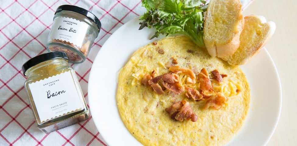 วิธีทำ “Bacon Omelette with Cheese” เมนูอาหารเช้าทำง่ายๆ แค่ 5 นาที