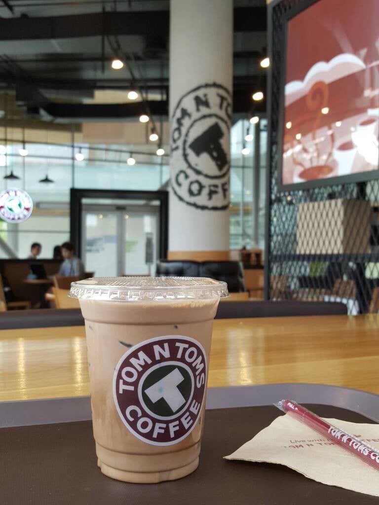 ร้าน TOM N TOMS COFFEE The Phyll รีวิวร้านอาหาร