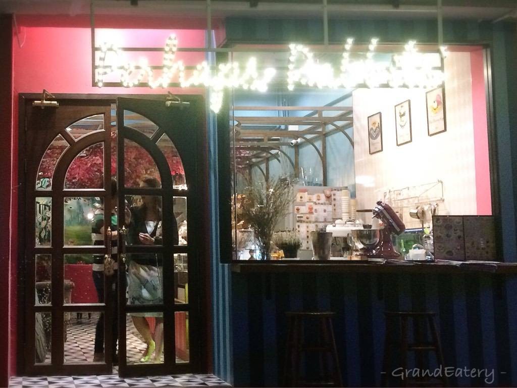 รีวิว Perhaps Rabbits' - แปลงร่างเป็นบันนี่ ไปเริงร่าในวันเดอร์แลนด์ ...