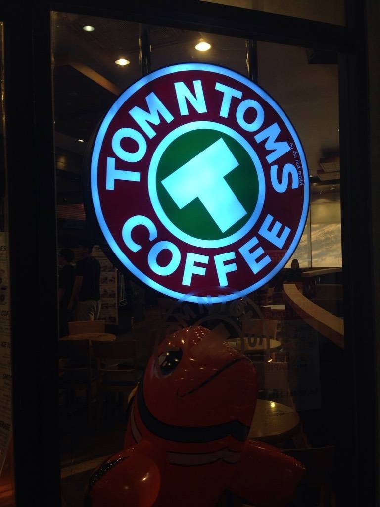 รีวิว TOM N TOMS COFFEE K Village Shopping Mall ร้านกาแฟเปิด 24