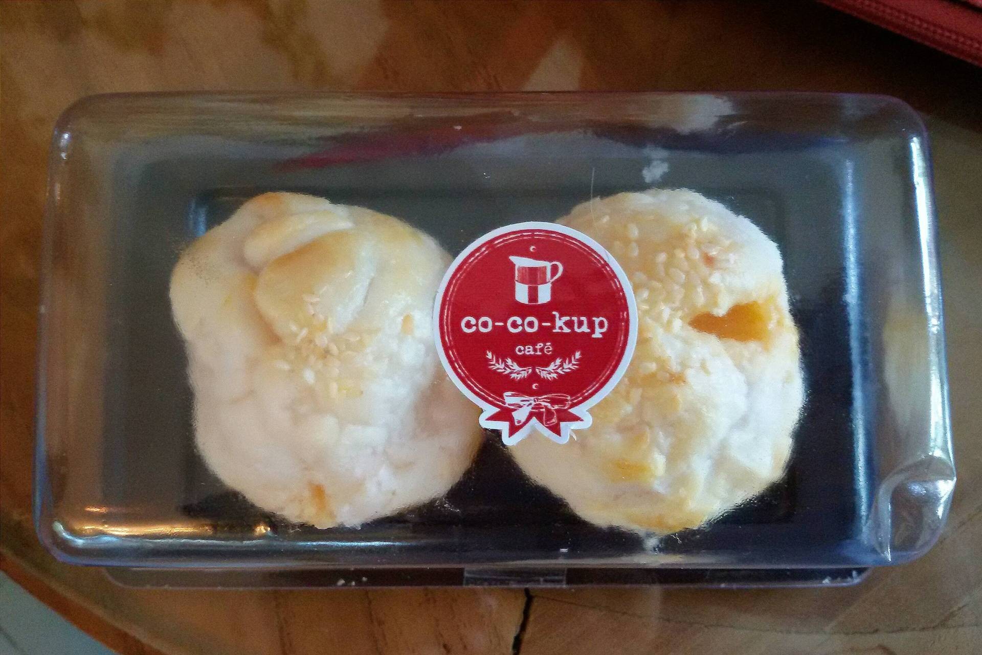 ขนมเปี๊ยะลาวา 50. • กล่องละ 2 ชิ้น ร้าน cocokup cafe' พระปฐมเจดีย์