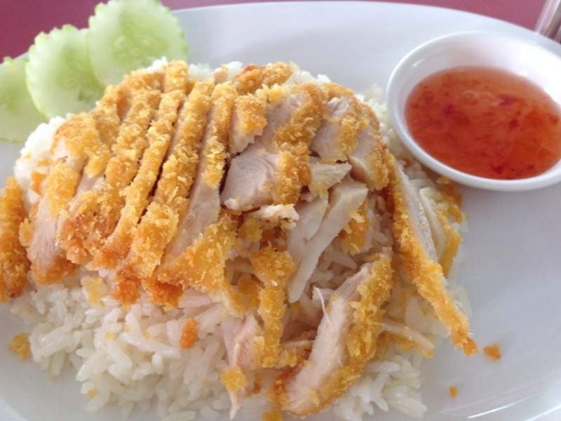 ข้าวมันไก่ทอด (ธรรมดา) ร้าน ข้าวมันไก่ข้างอำเภอ