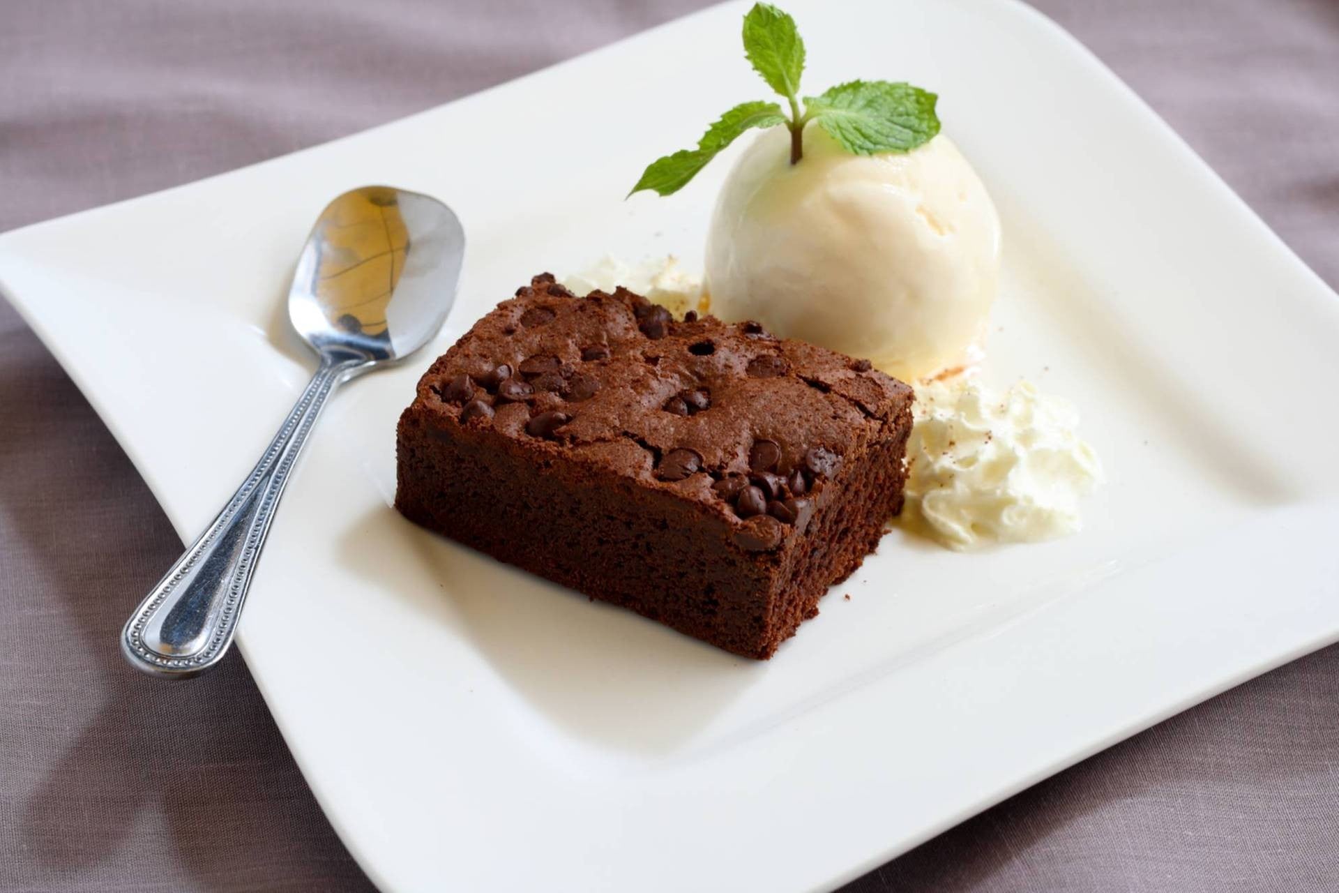 บราวนี่ไอศกรีม