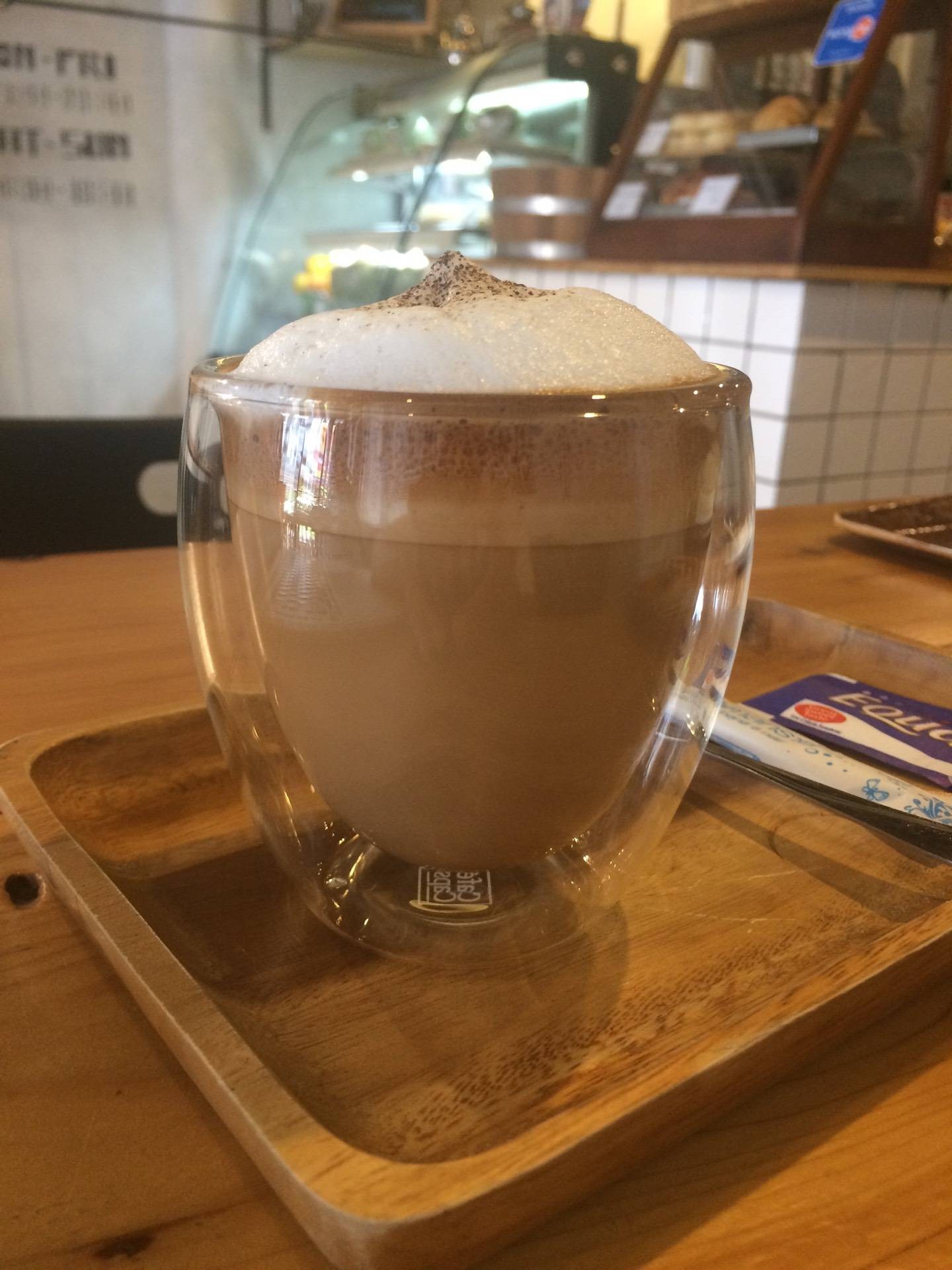 รีวิว MERGE CAFE - ร้านกาแฟ นั่งชิว ตกแต่งสบายๆ เรียบง่ายมีพระเอกคือ ...