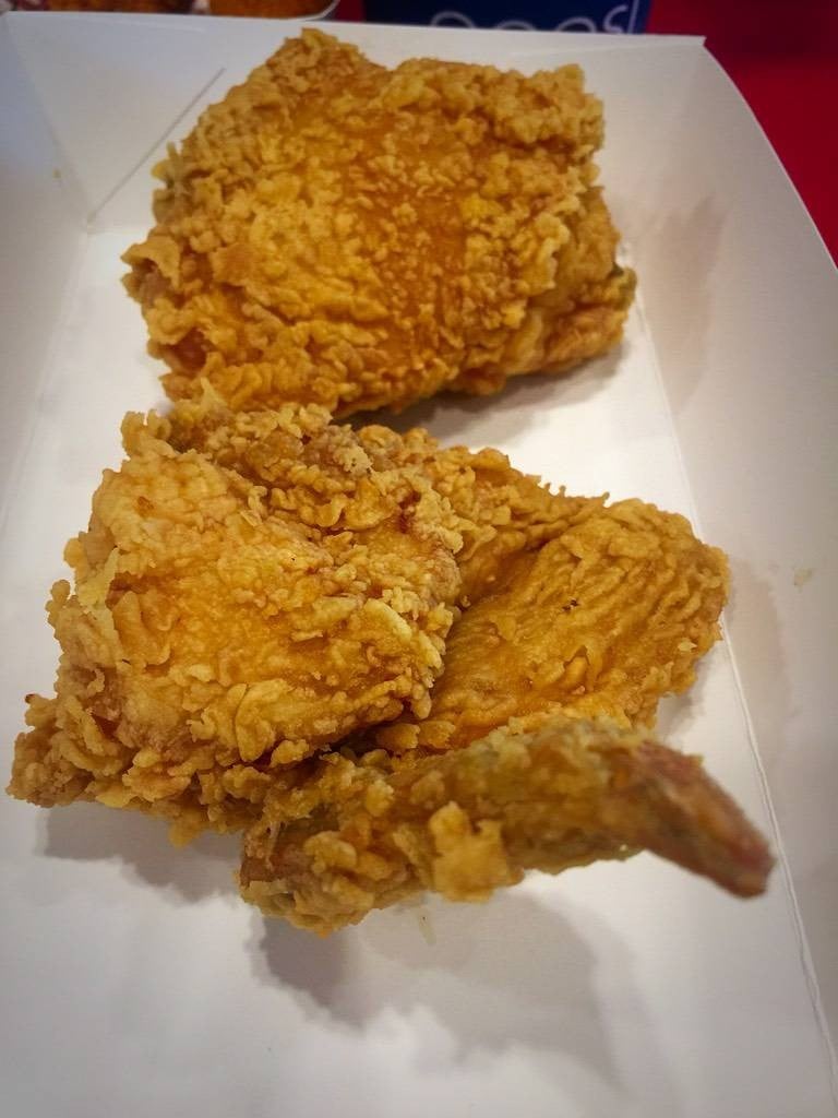ไก่ทอด hot and spicy ร้าน KFC เดอะมอลล์ บางแค