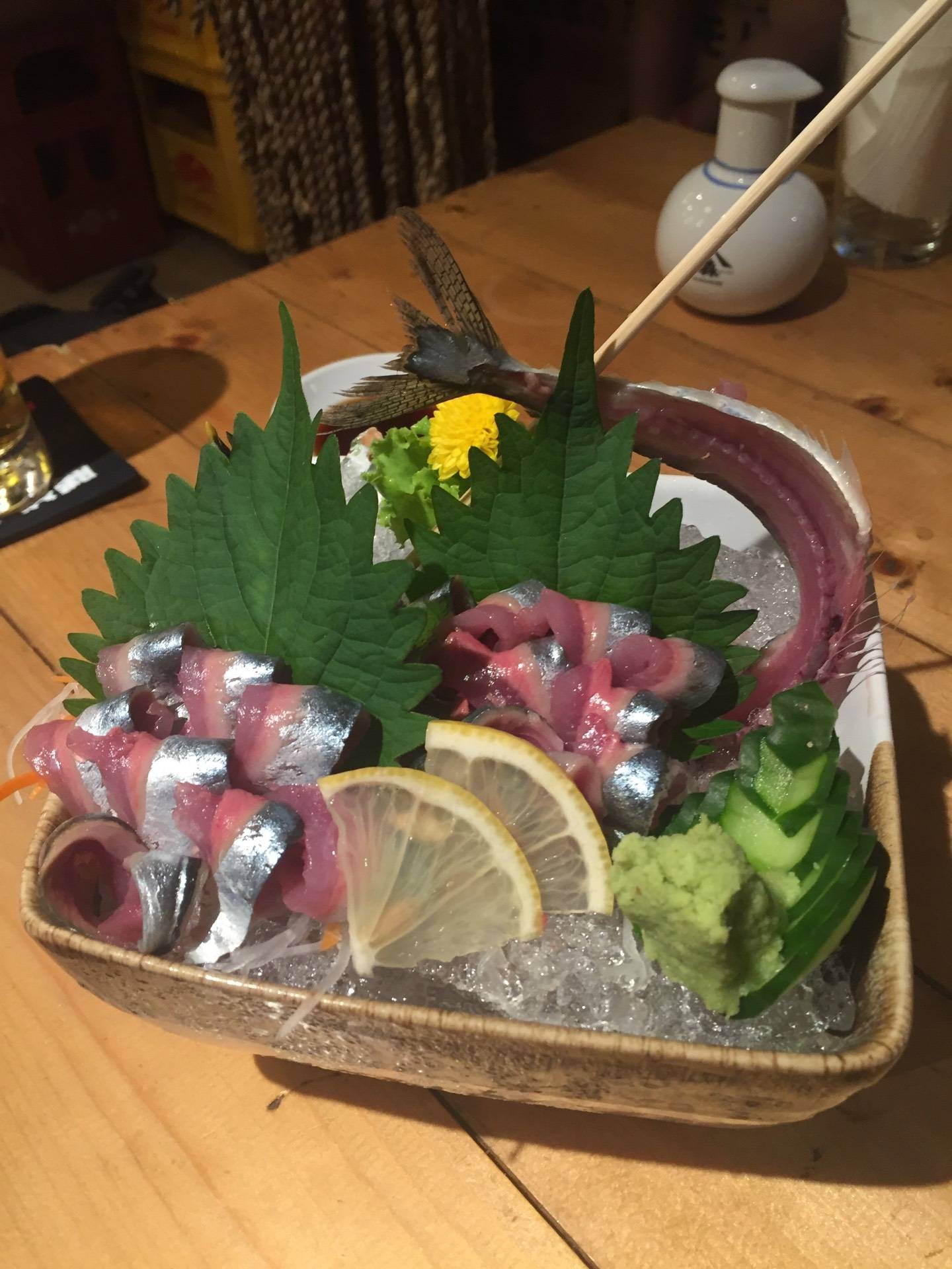 Aji Sashimi • สดใช้ได้ แต่กลิ่นคาวปลาแรงหน่อย แฟนเราชอบ เราลองชิ้นเดียวพอ 😬 ร้าน Kakigoya