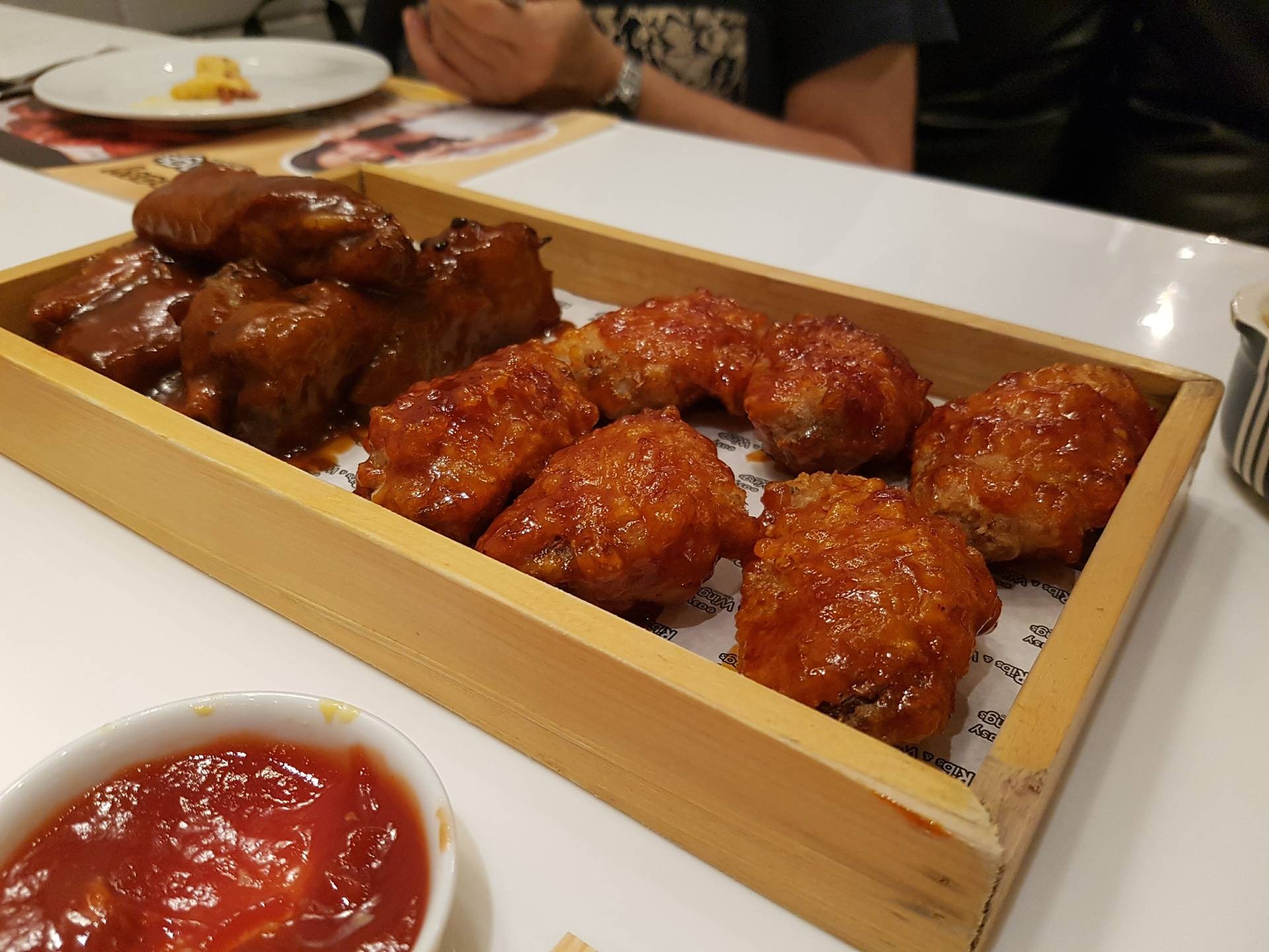 ร้าน Easy Ribs & Wings By Wine I Love You Central Eastville รีวิว