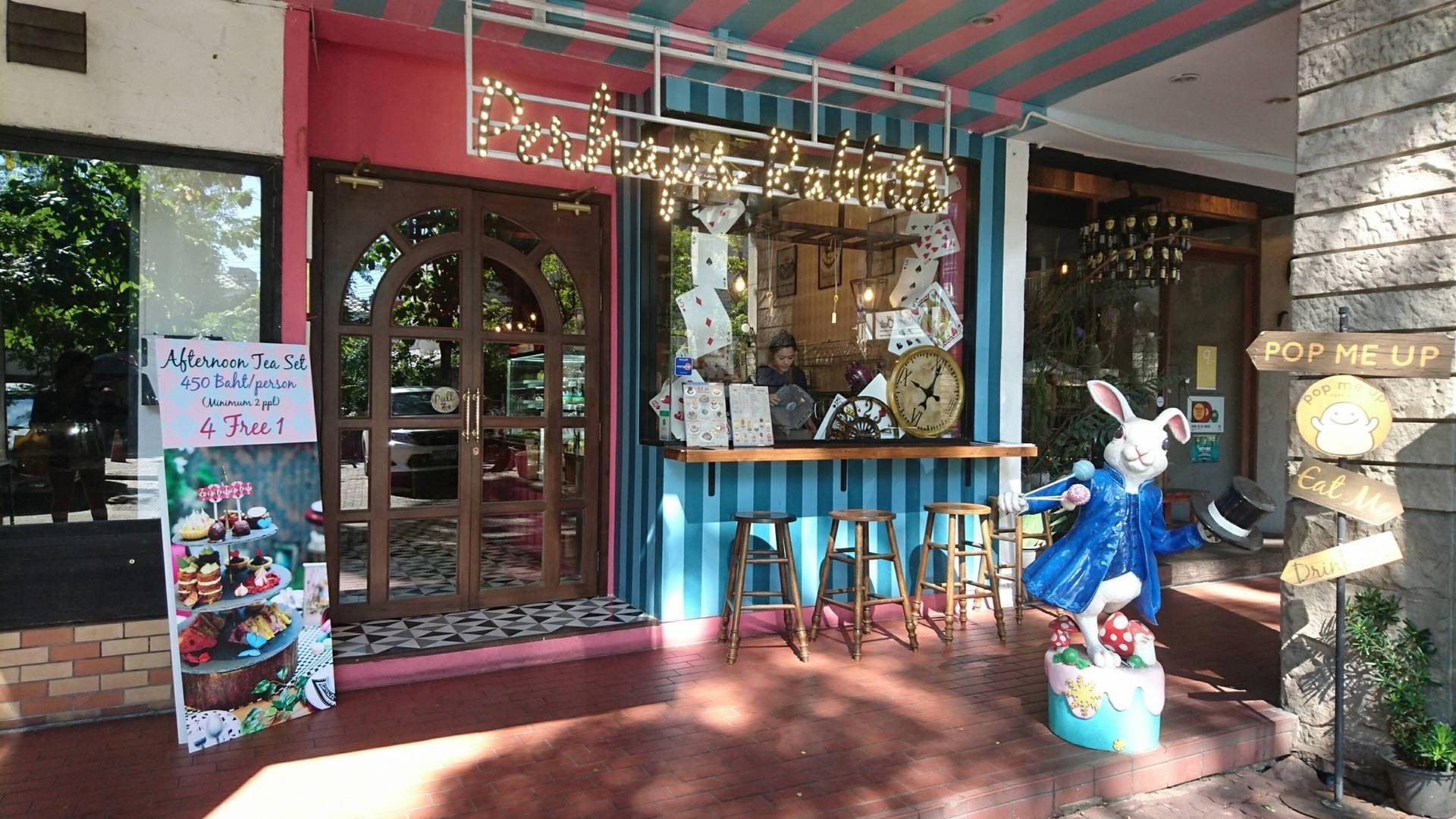 รีวิว Perhaps Rabbits' - Theme Cafe สไตล์ Alice in Wonderland