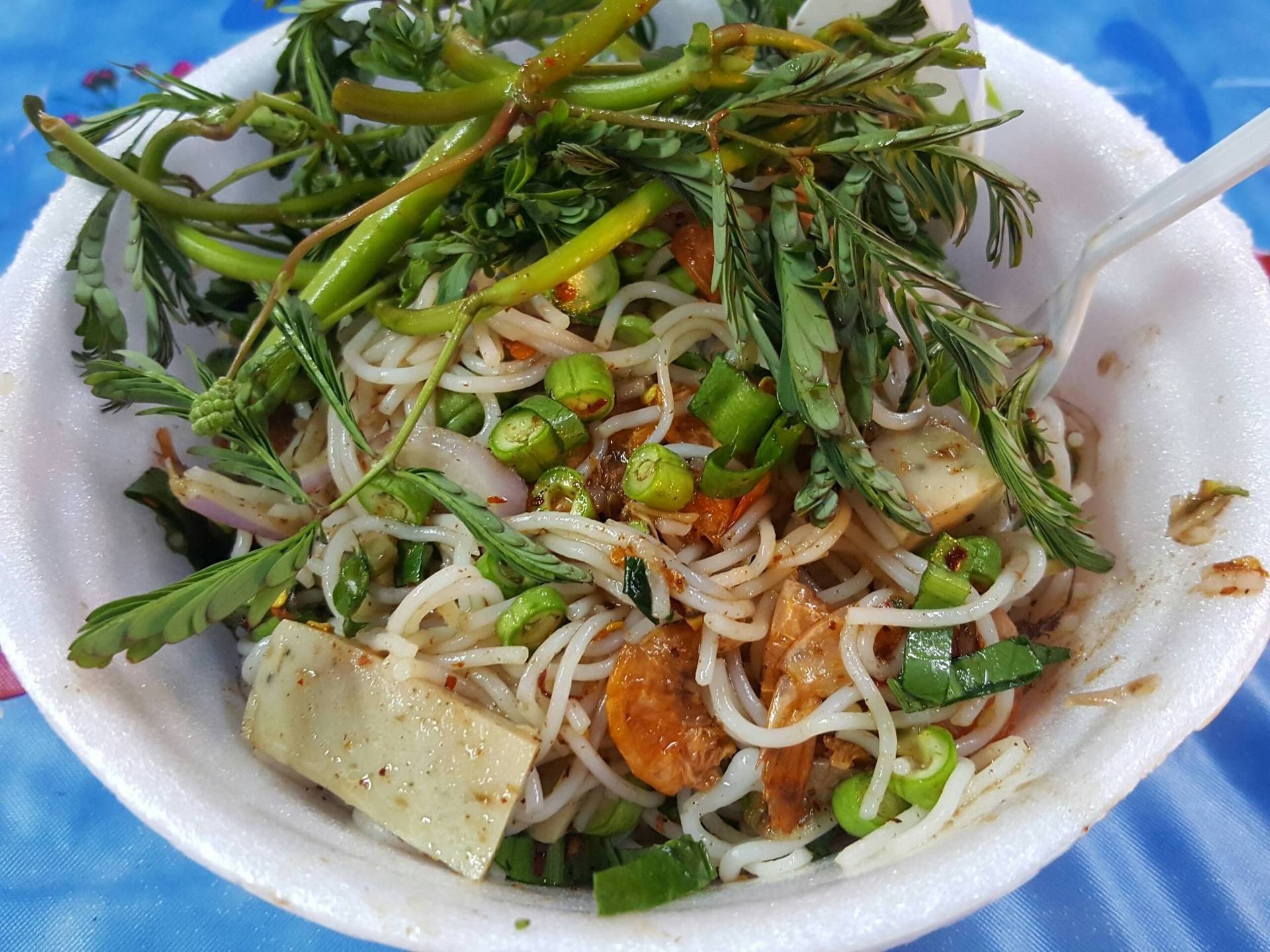 ยำขนมจีน ร้าน ร้านส้มตำตลาดไนท์หน้าเมเจอร์ปากเกร็ด - Wongnai