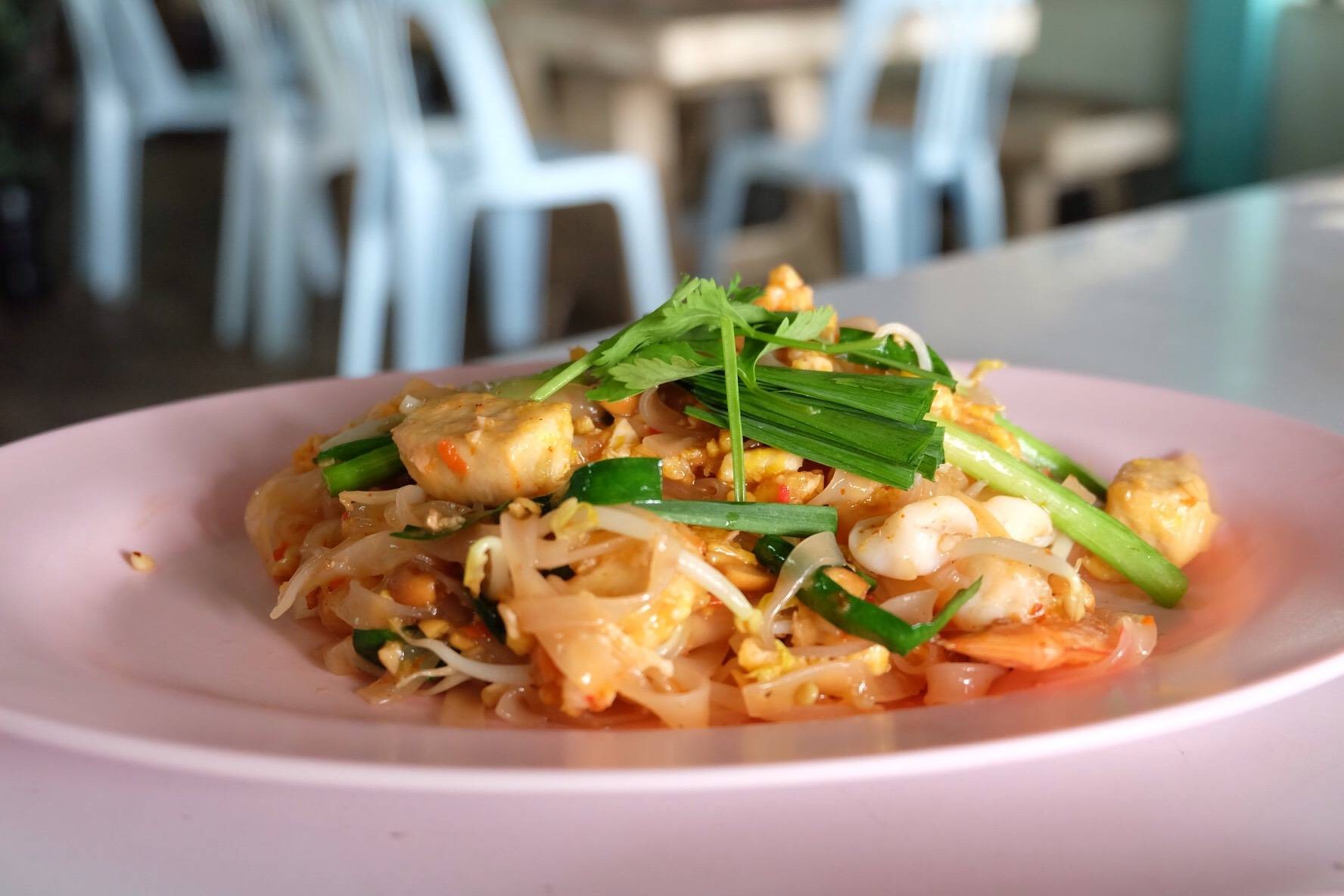 ผัดไทกุ้งสด • 50 บาท ร้าน ร้านเลิศรสโภชนา วัดอุดม ผัดไทยวุ้นเส้น