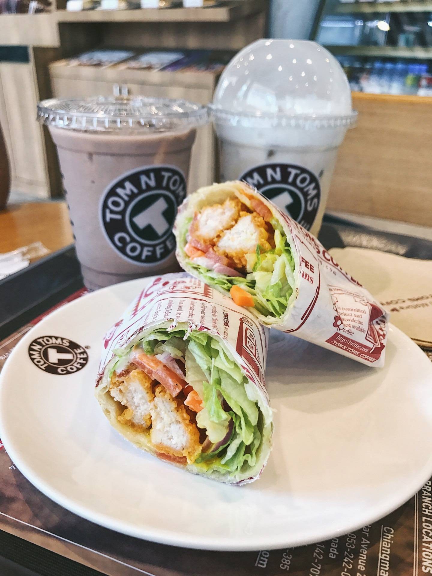 ร้าน TOM N TOMS COFFEE ดับเบิ้ลยู ดิสทริ๊ค รีวิวร้านอาหาร Wongnai