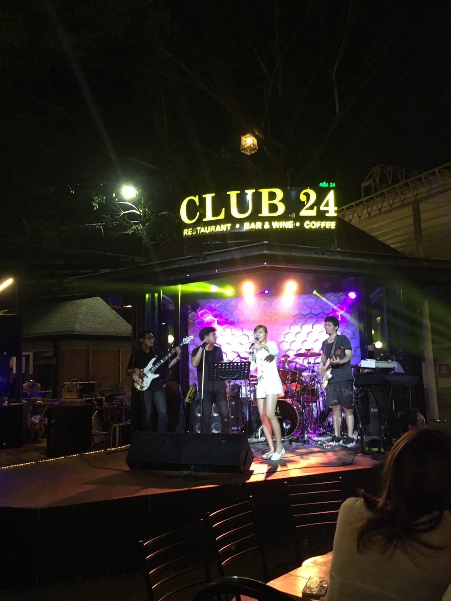 รีวิว Club 24 - ร้านชิลๆ open air เพลงเพราะ - Wongnai