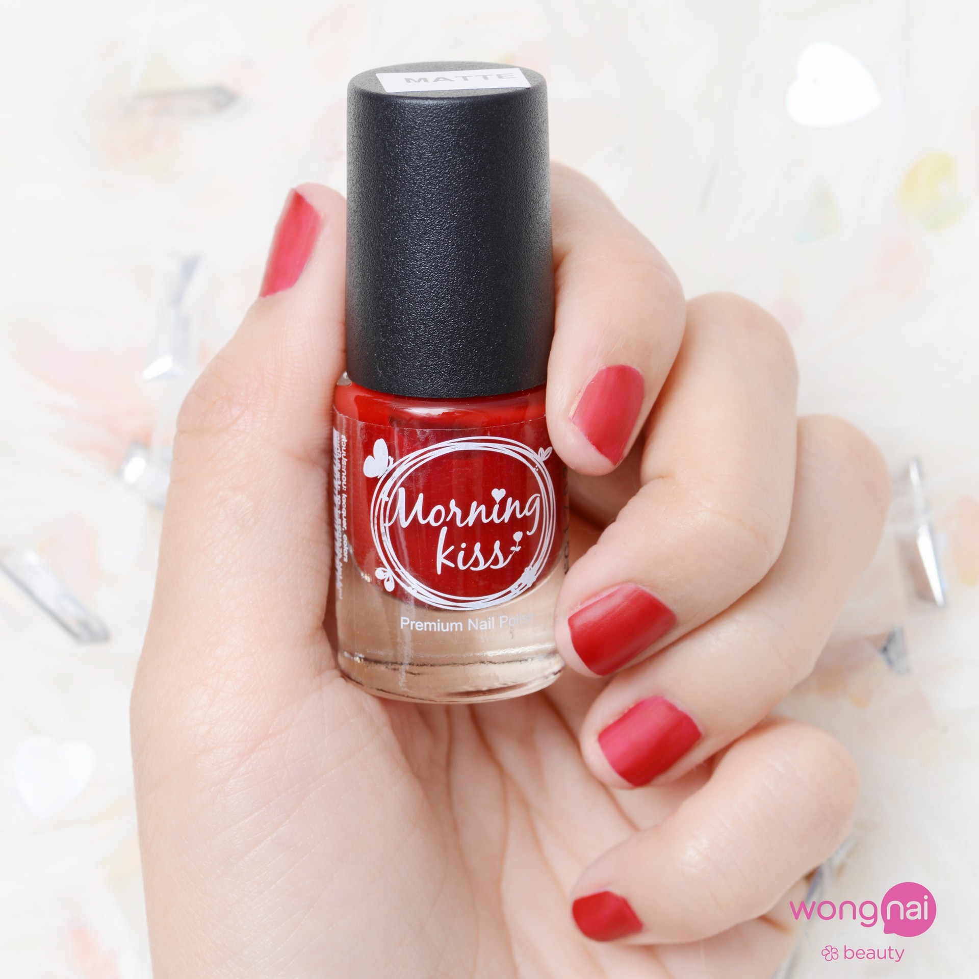 โทนสีแดงสด