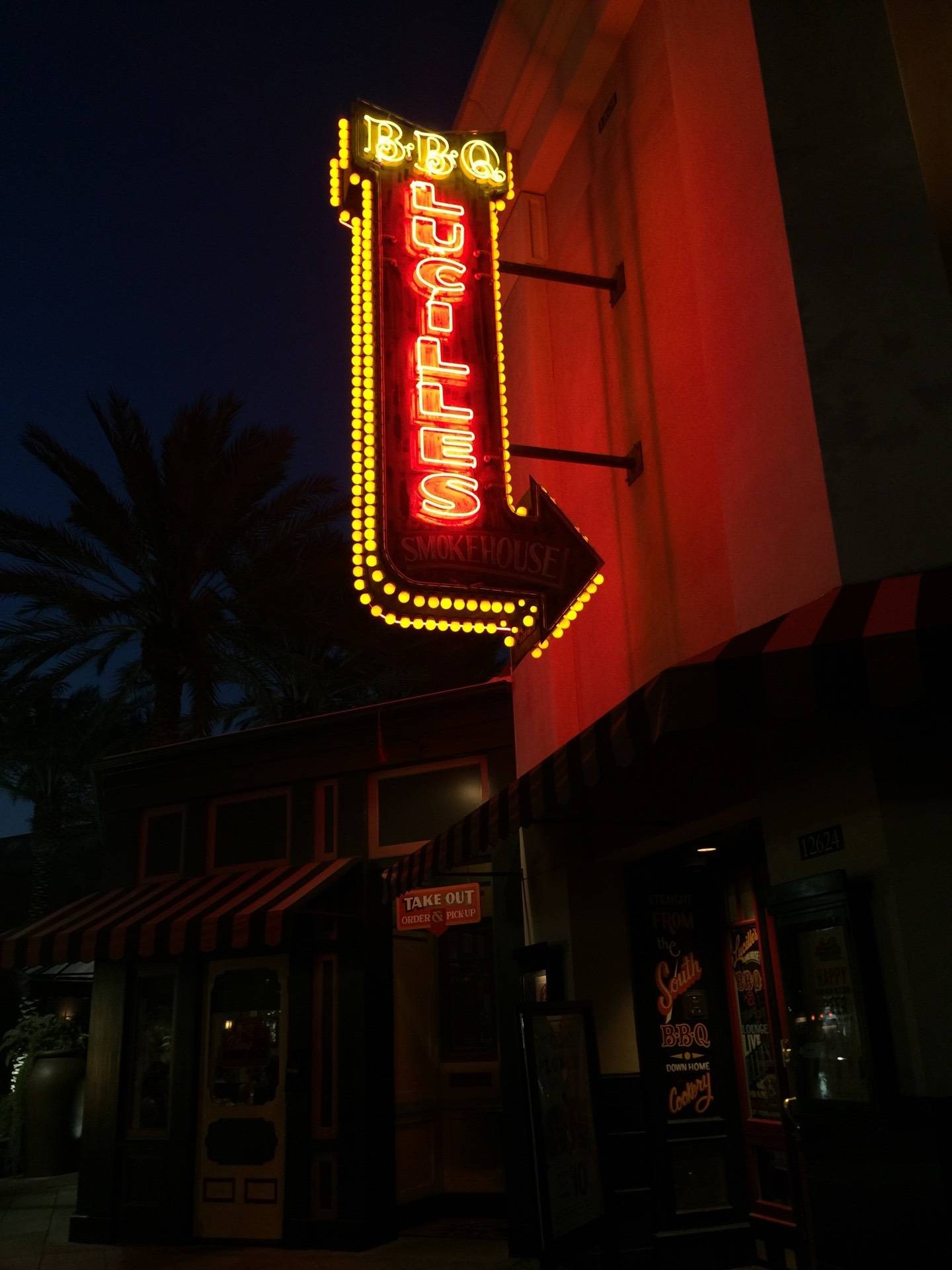 ร้าน Lucille's Smokehouse BarBque Victoria Gardens รีวิวร้านอาหาร