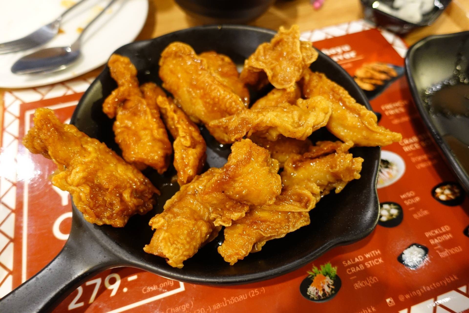 รีวิว Wings Factory ร้านบุฟไก่ทอดในราคาแสนคุ้มค่า อาหารได้ไว ถ้าชอบไก่ทอดก็จัดเลย