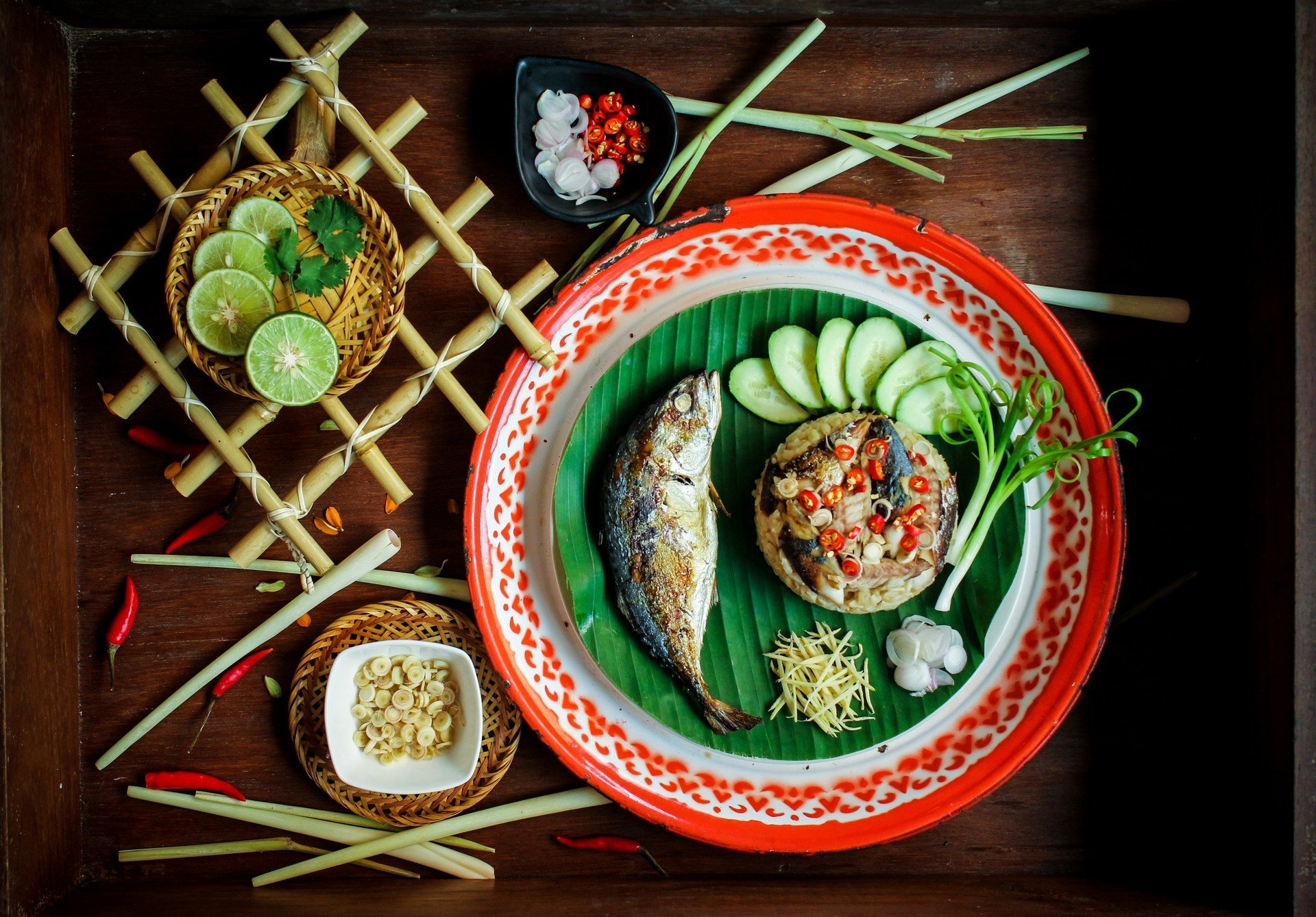 วิธีทำ “ข้าวคลุกปลาทูสมุนไพร” เมนูอาหารจานเดียวอิ่มอร่อย แถมได้สุขภาพ!