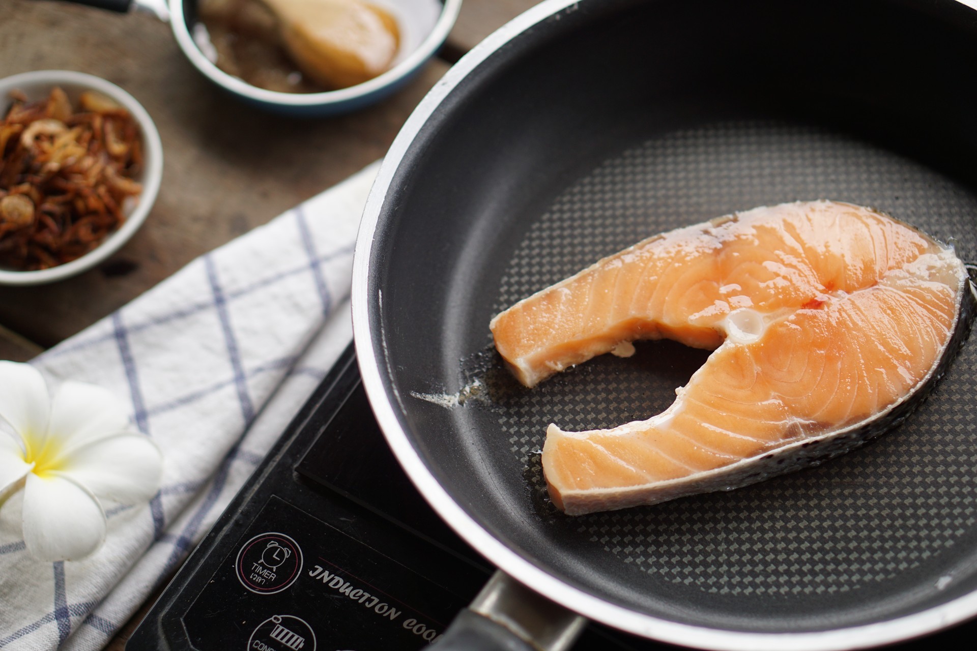 วิธีทำเมนูแซลมอนซอสมะขาม