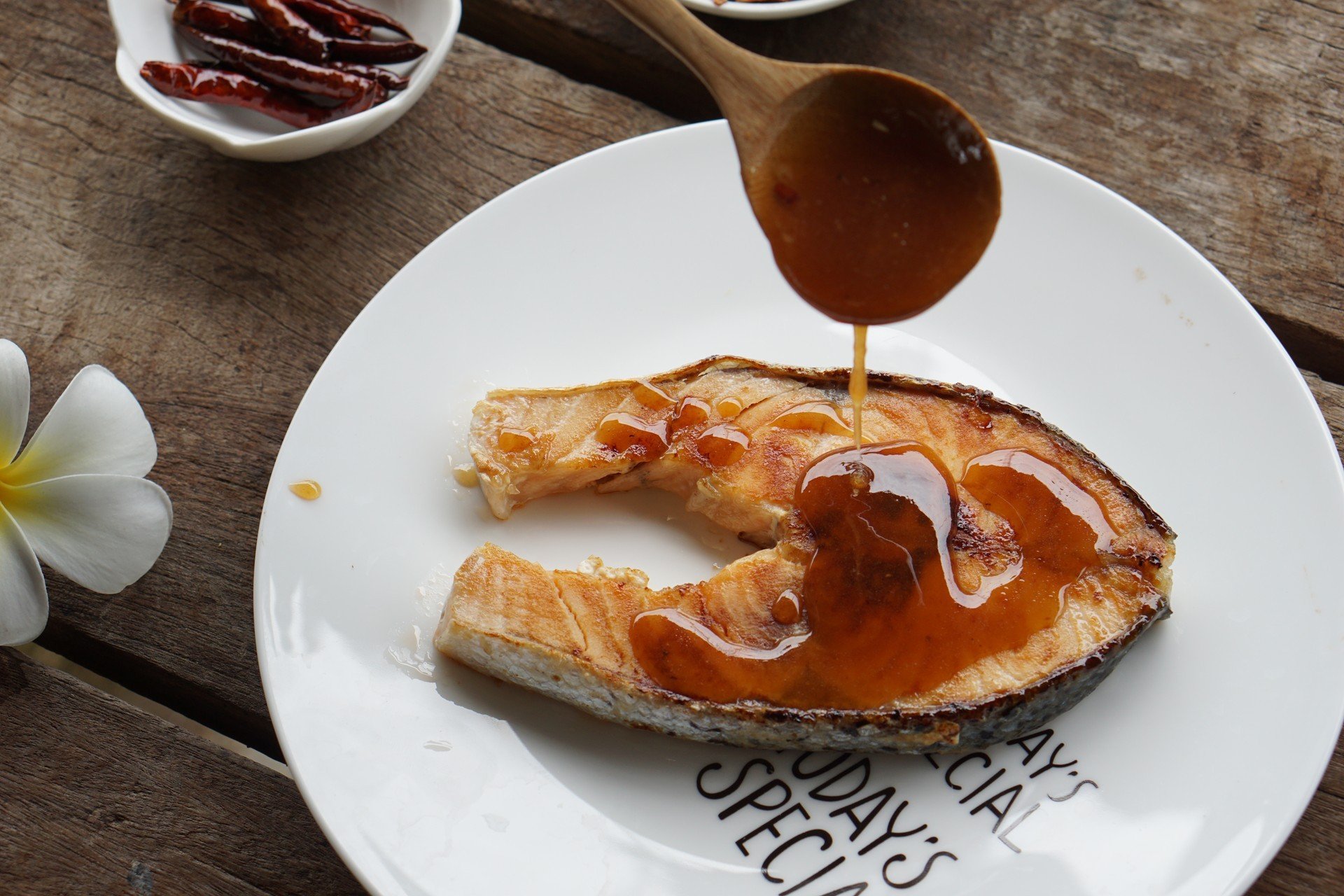 เมนูแซลมอนซอสมะขาม