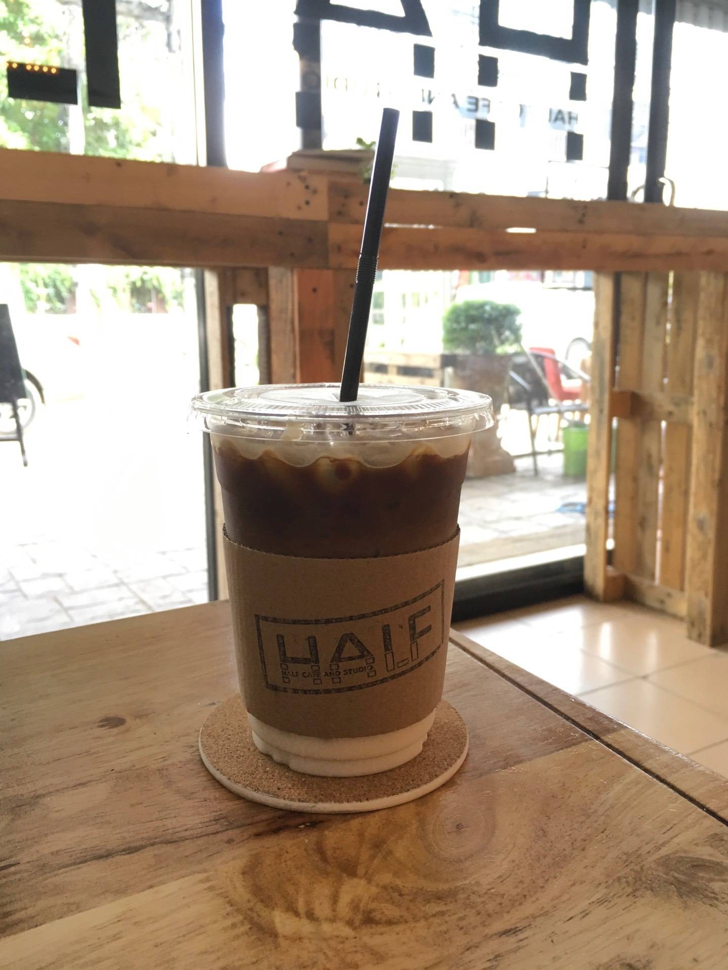 รีวิว HALF Cafe And Studio ร้านกาแฟเปิดใหม่ Wongnai