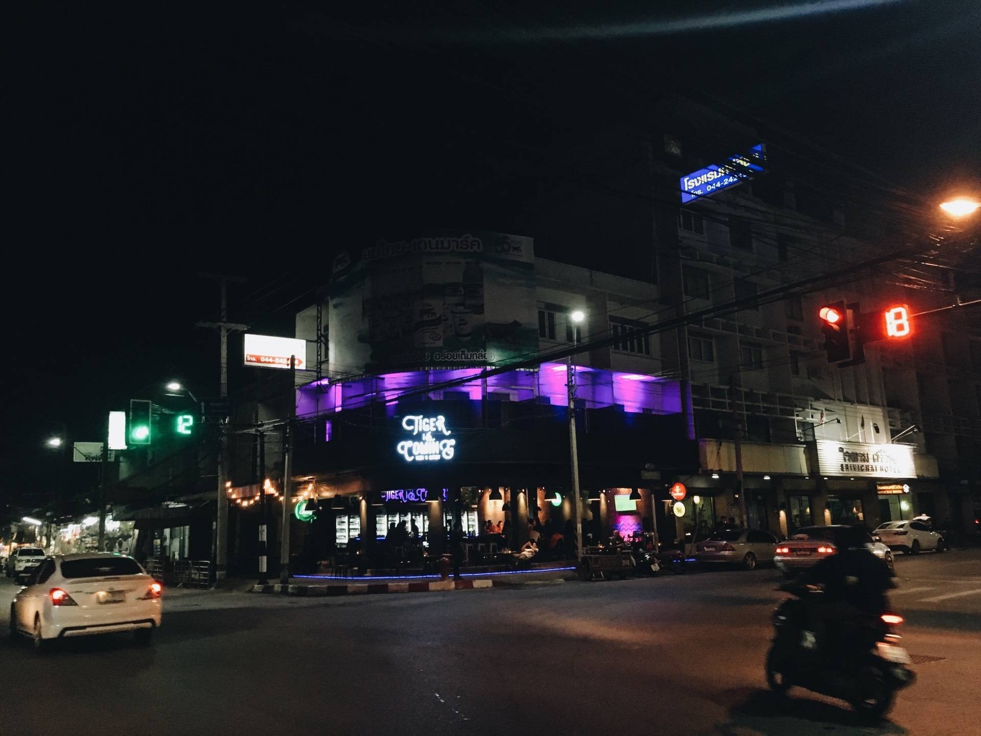 รีวิว Tiger is Coming Beer & Eatery - Tiger is coming 🍷🍻🥗