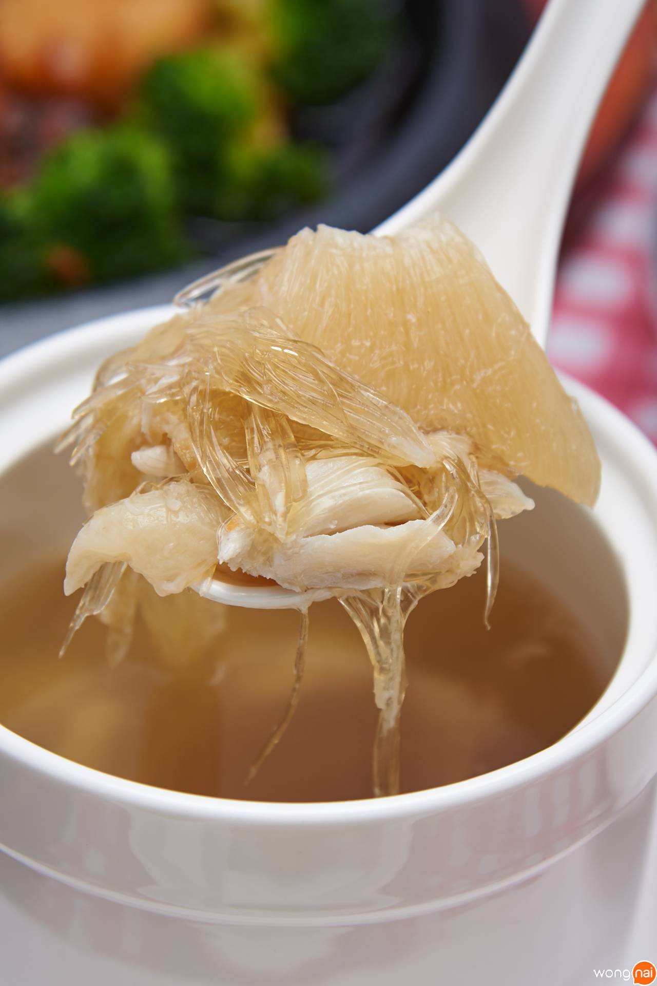 หูฉลามเช็งตุ๋น น้ำใส ของ ร้าน คิวทอง คิทเช่น