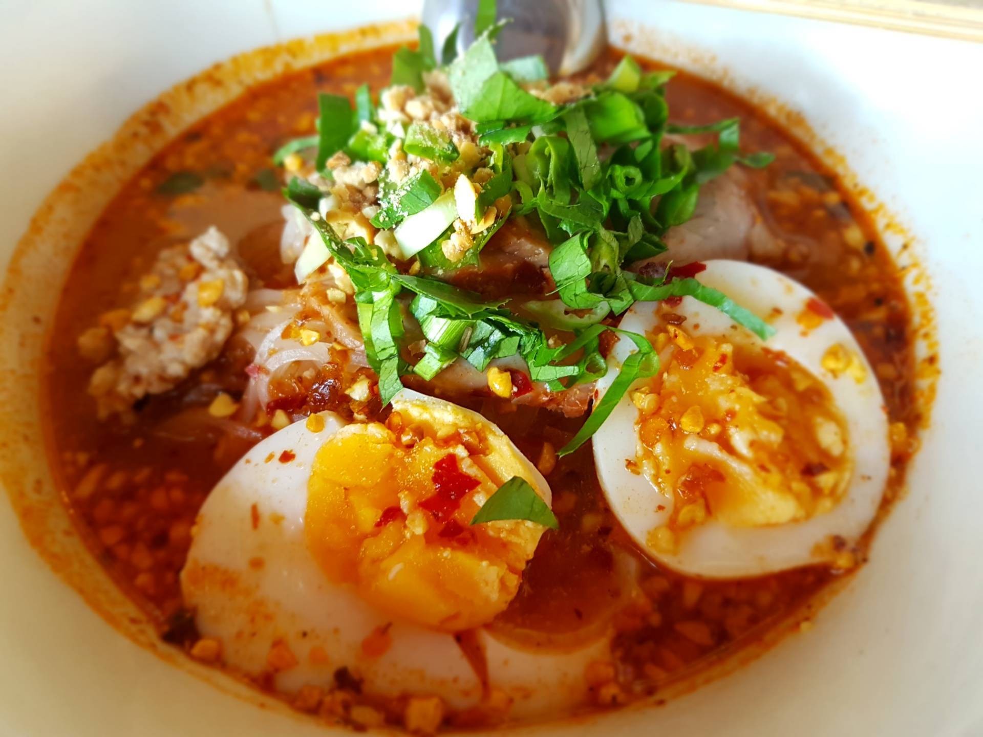รีวิว ก๋วยเตี๋ยวต้มยำไข่ (แยกลาซาล) - อร่อย สะอาด ร้านน่านั่ง - Wongnai