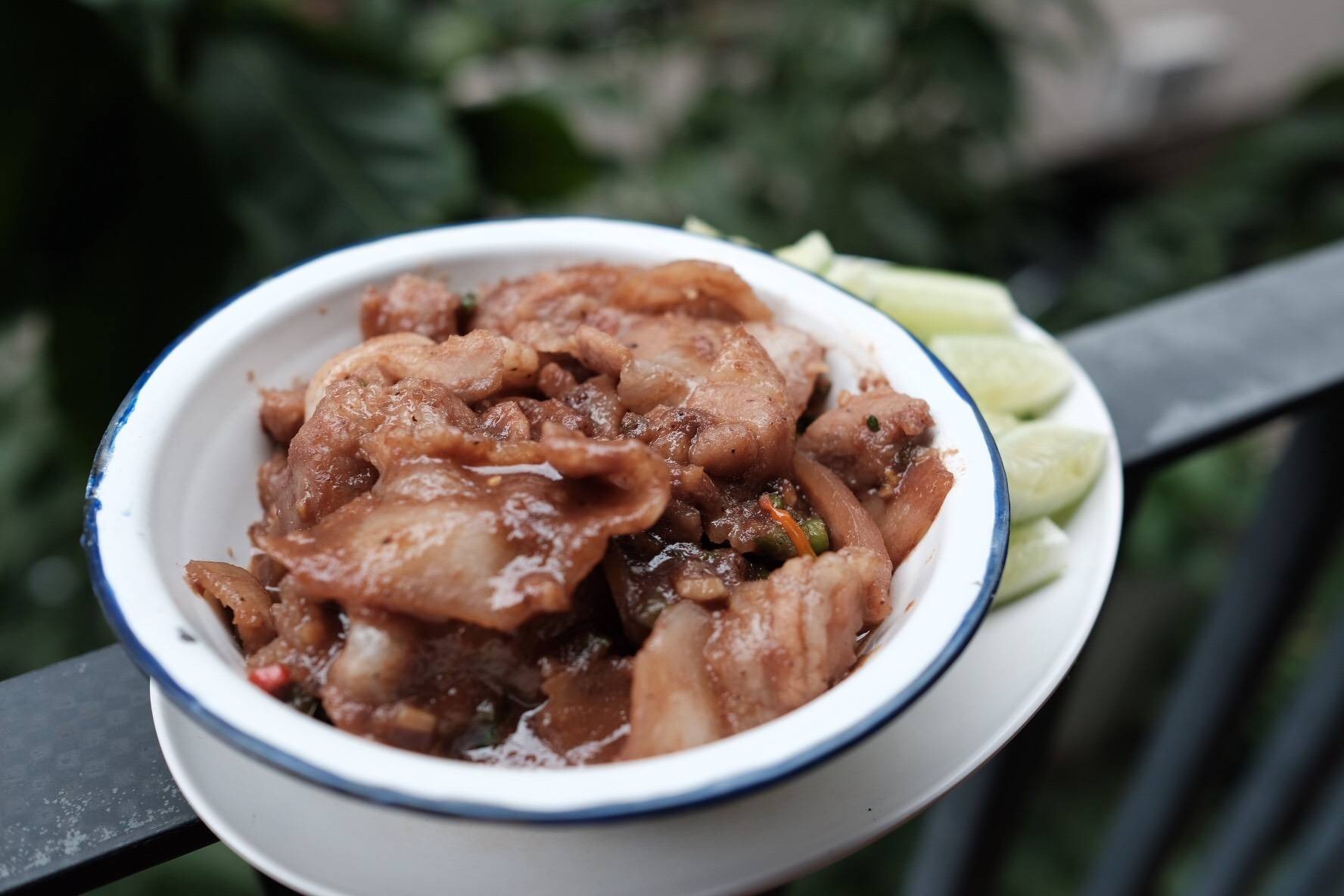 หมูสามชั้นผัดกะปิ