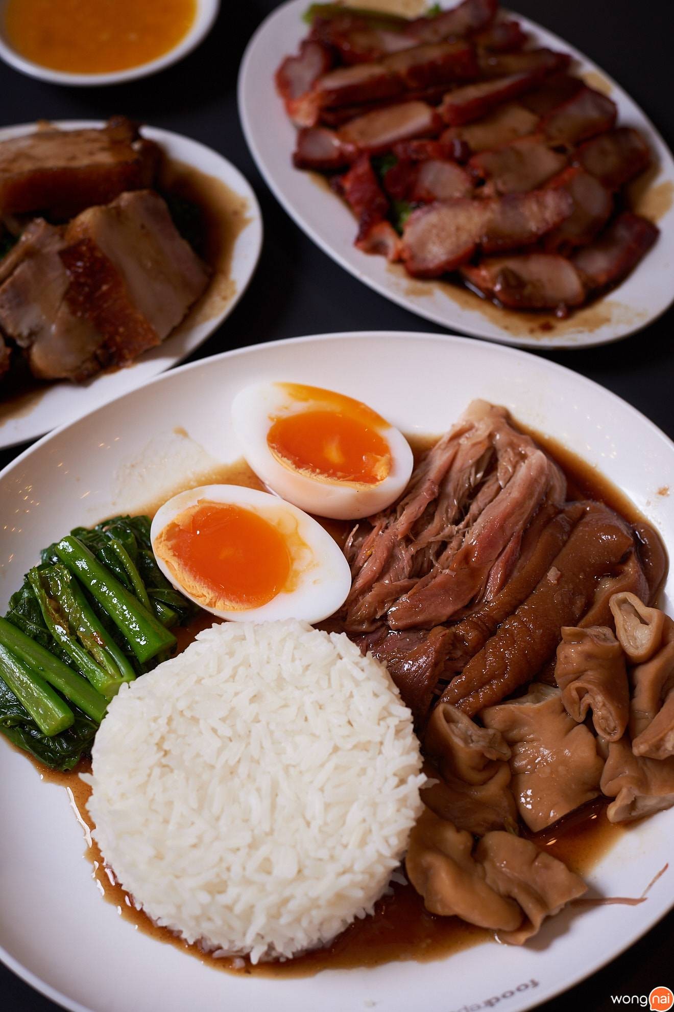ข้าวขาหมู ไส้ ไข่ Food Republic