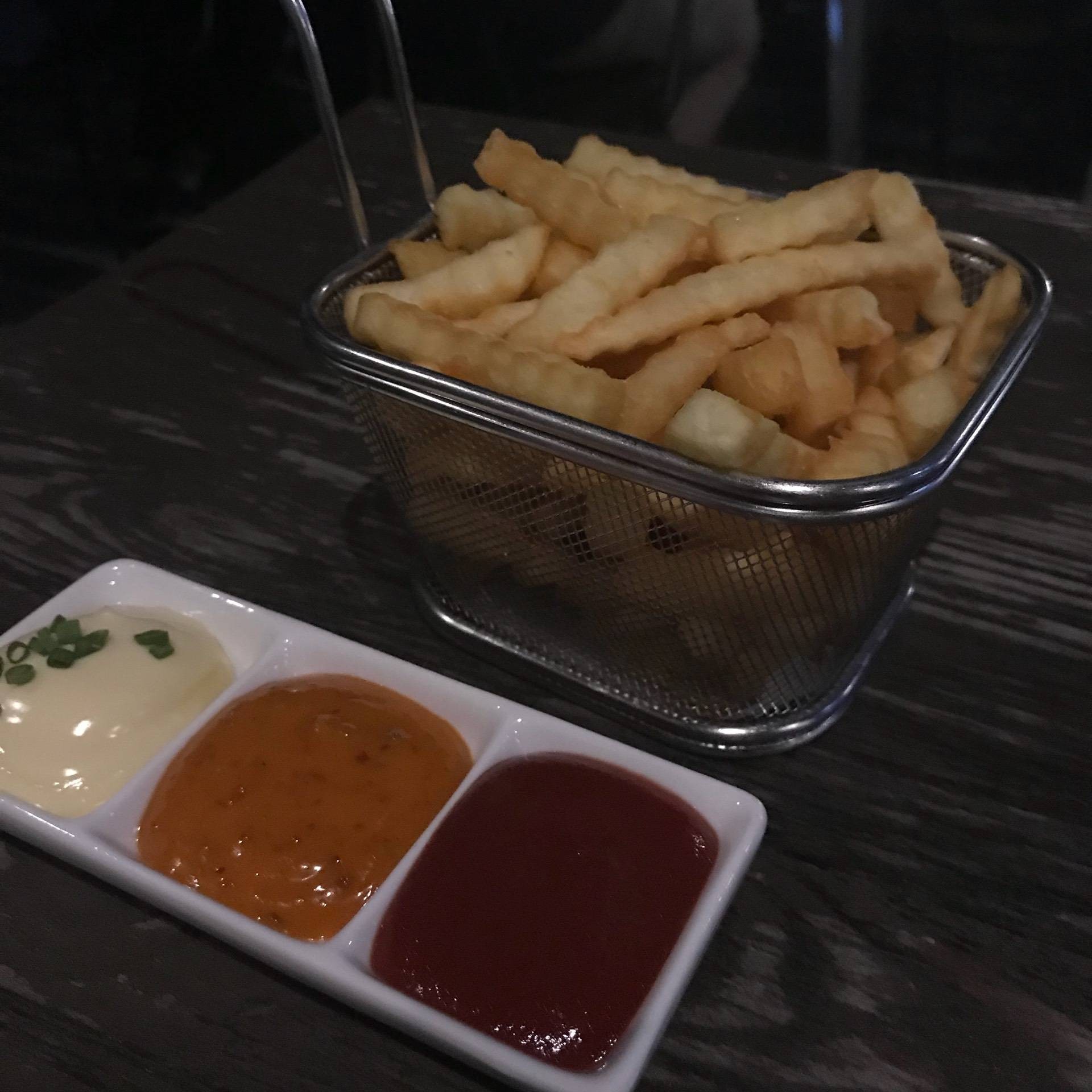 เฟร้นฟราย ร้าน Eden Rooftop Bar