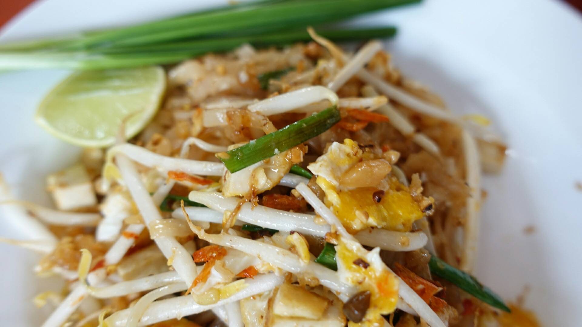 ผัดไทกุ้งแห้ง ร้าน ผัดไทนางฟ้า ปากซอยสุกร2 ตรงข้ามวัดไตรมิตร