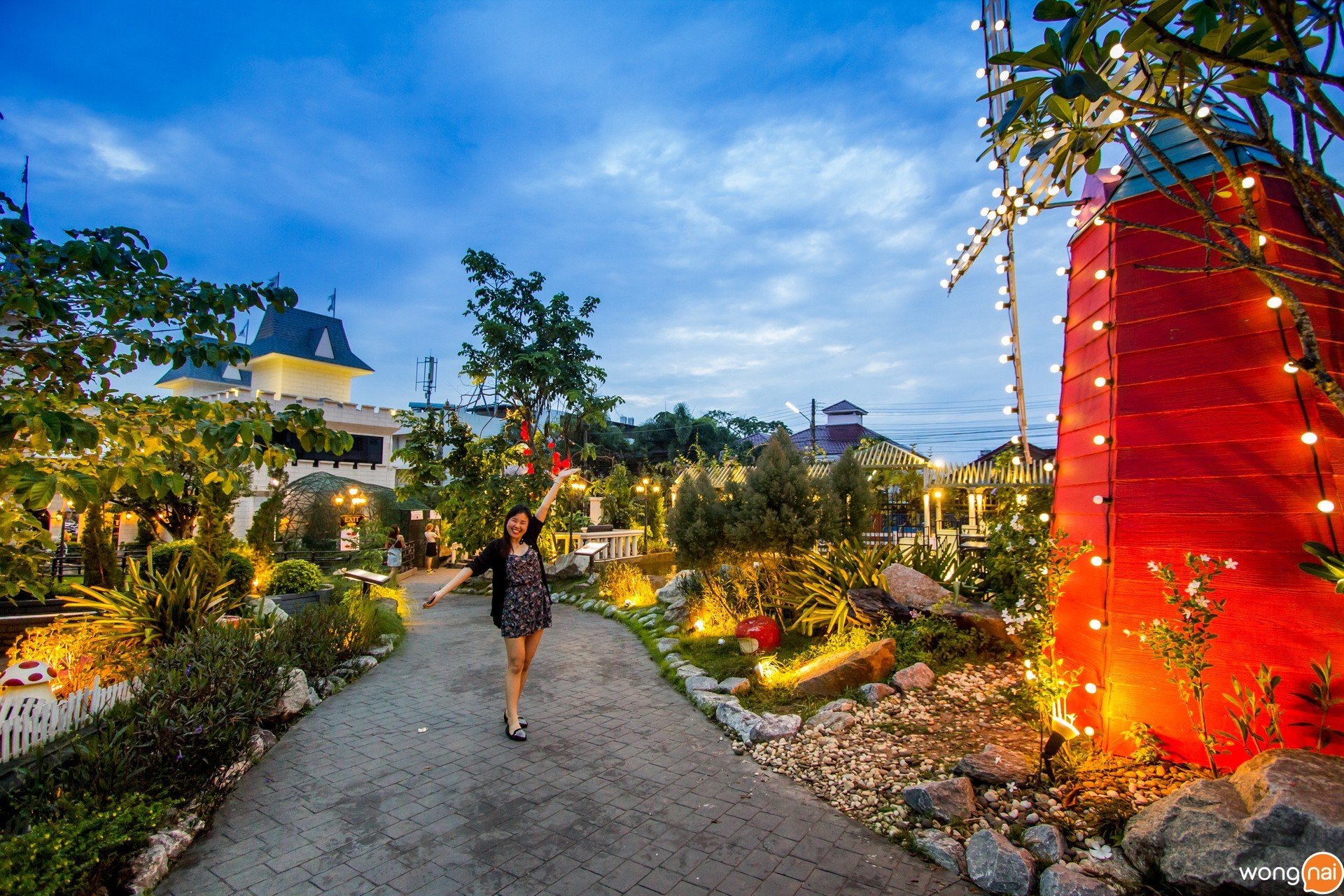 บรรยากาศสวนสวย ๆ ของสวนอาหาร Wine Village