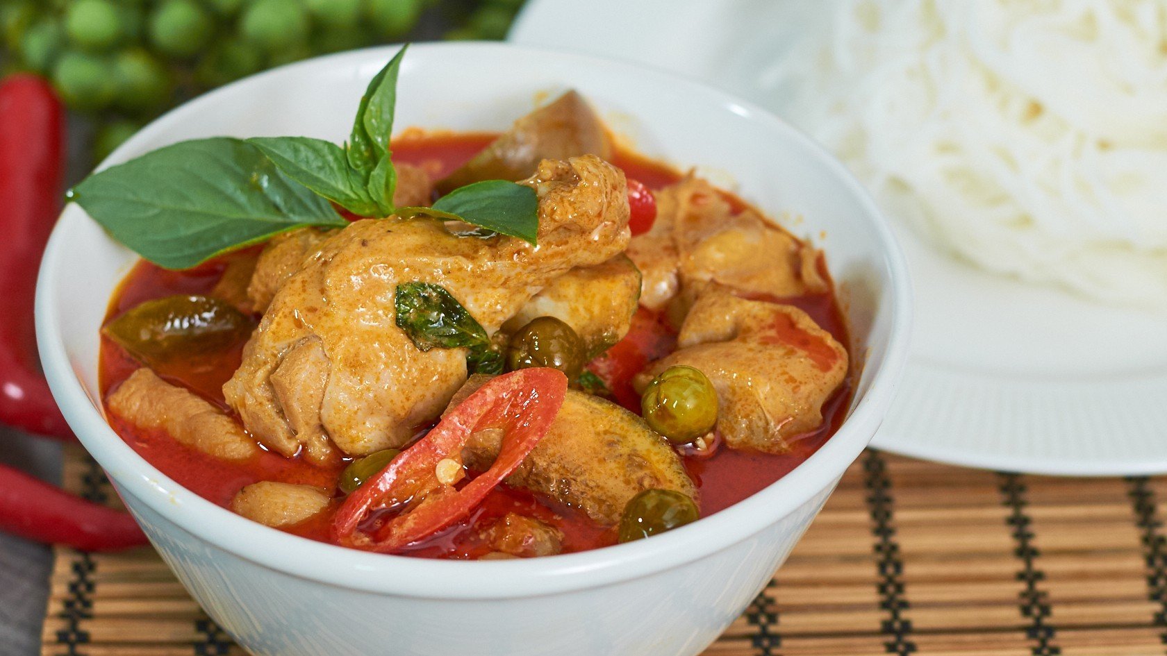 ขนมจีนแกงเผ็ดไก่