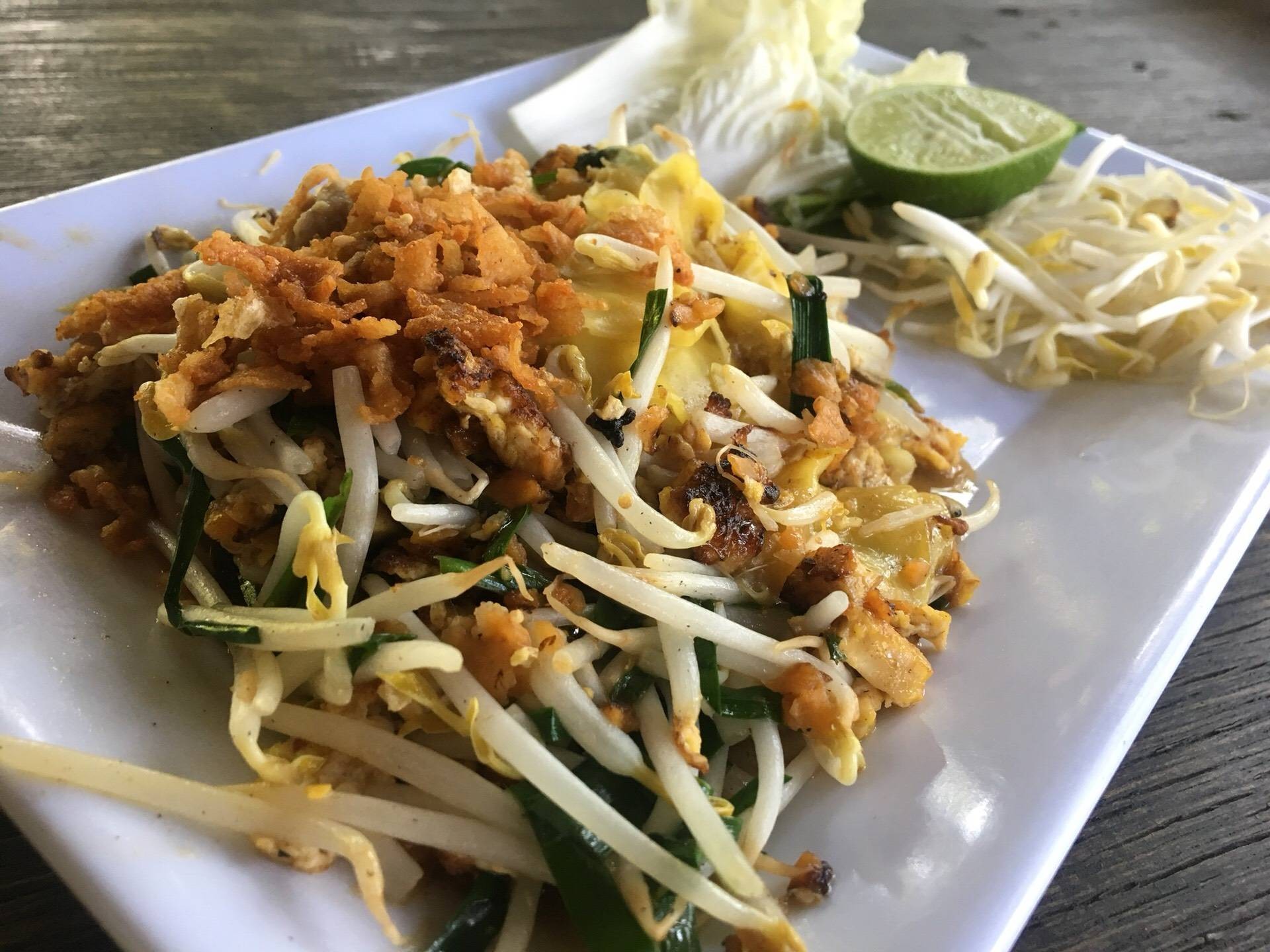 รีวิว ผัดไทคุณยาย - ผัดไทยโบราณร้านเล็กๆริมถนนแต่รับรองว่าไม่ผิดหวัง