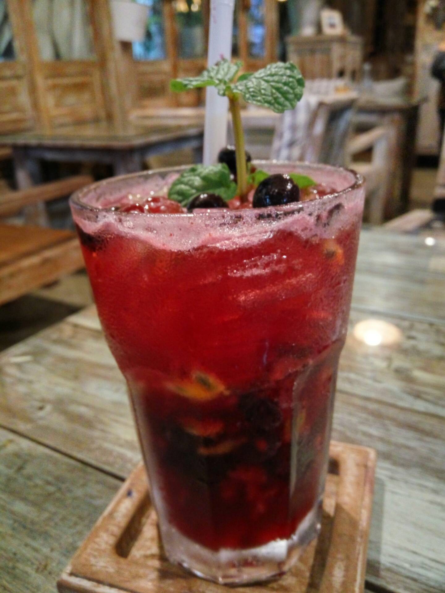 รีวิว Wood Cafe ลาดพร้าววังหิน 48 บรรยากาศดี แนว wooden ขนมอร่อย