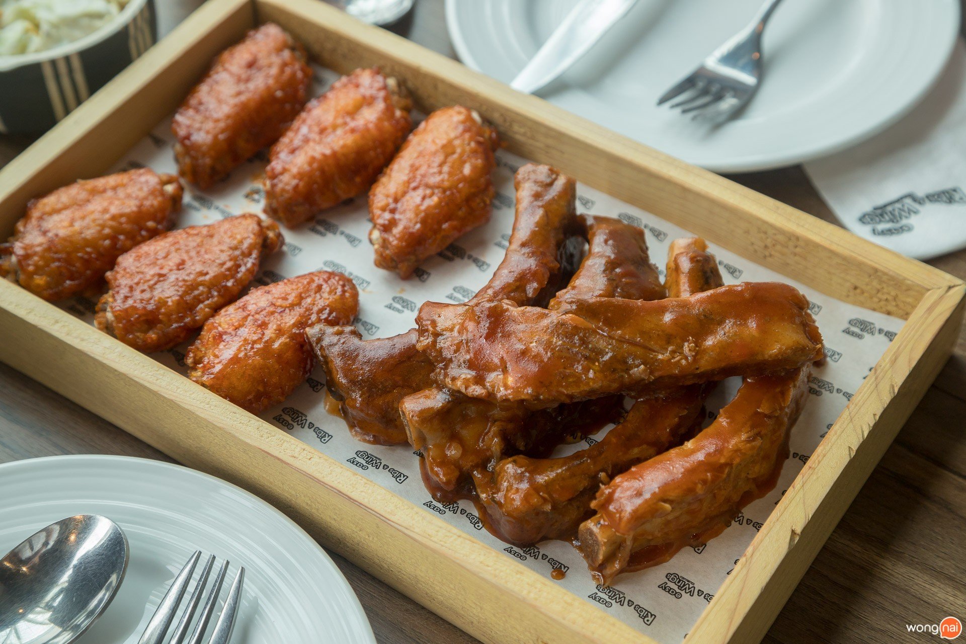 Ribs and Wings เมกะ บางนา ซี่โครงหมู ปีกไก่ทอด