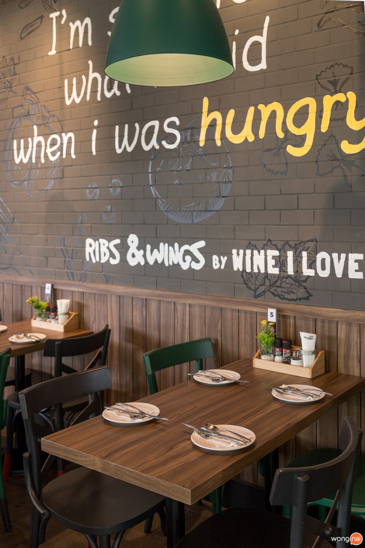 Ribs and Wings เมกะ บางนา ซี่โครงหมู ปีกไก่ทอด