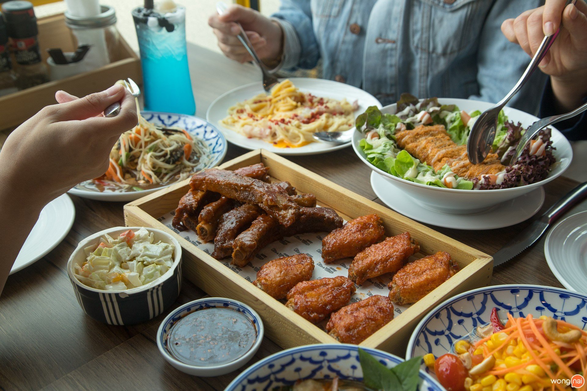 Ribs and Wings เมกะ บางนา ซี่โครงหมู ปีกไก่ทอด