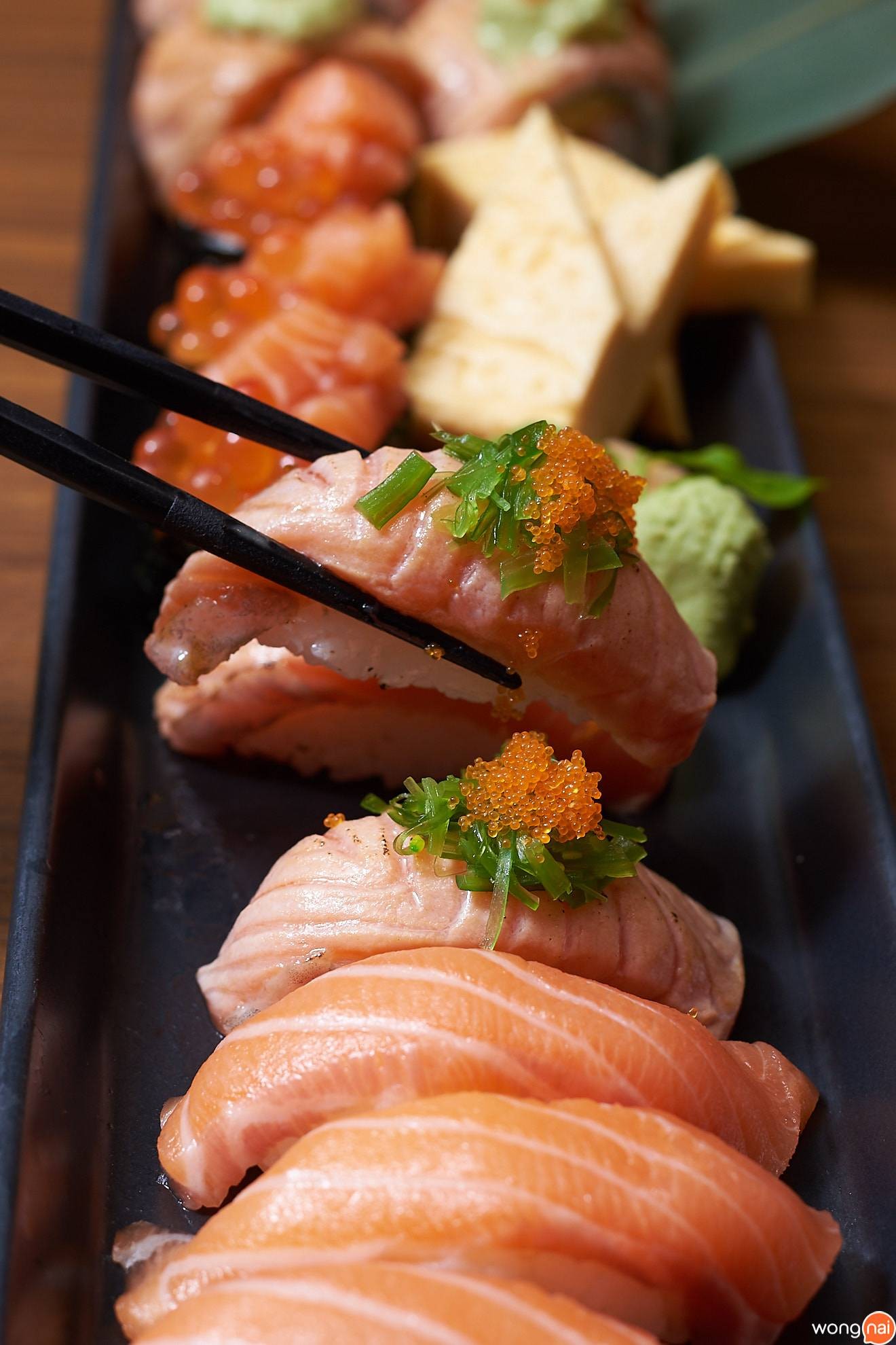 แซลมอนย่างไฟท็อปด้วยไข่กุ้ง Zen