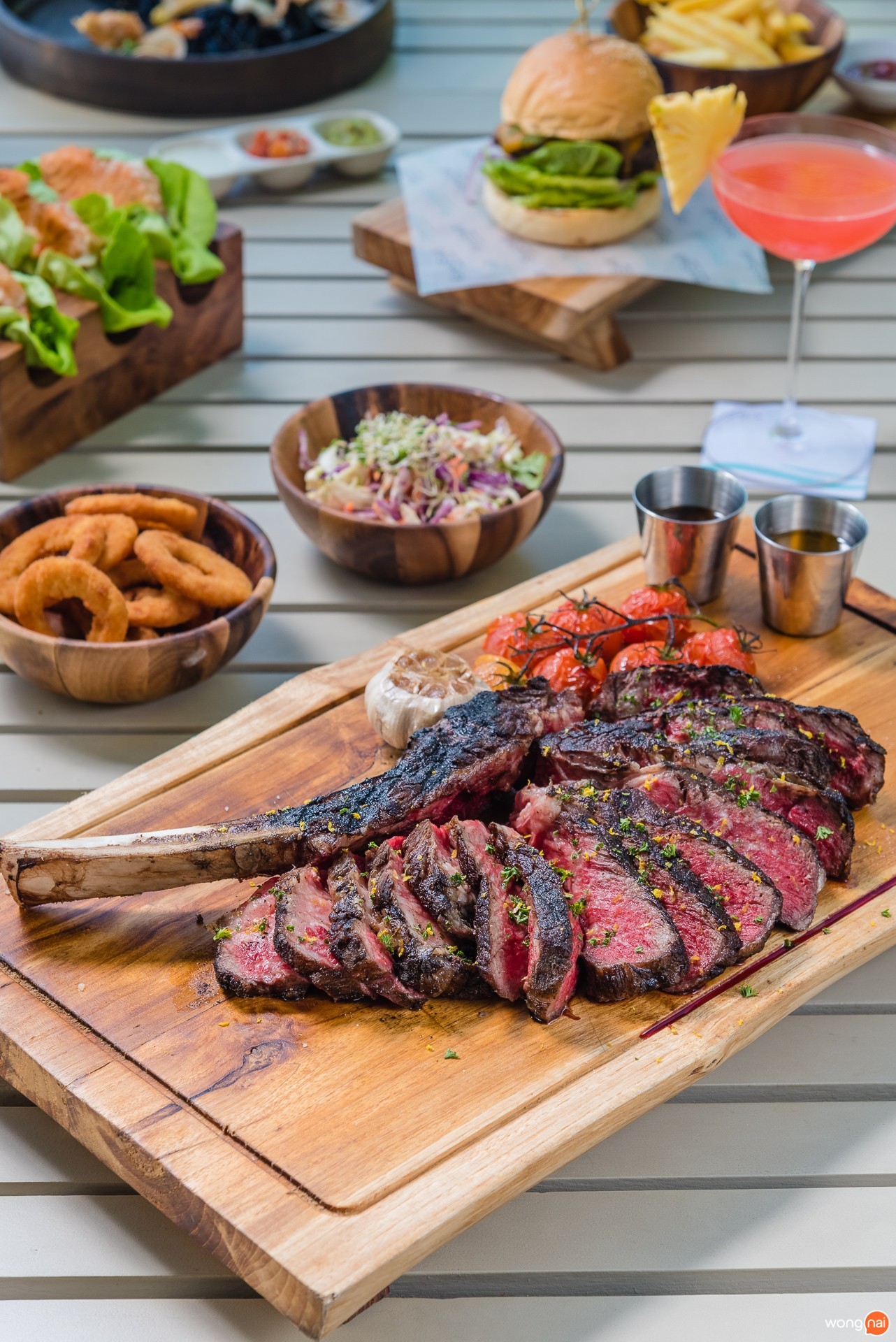 นั่งชิลล์ติดหาด กินซีฟู้ดสุดพรีเมียม "Sea Salt Lounge & Grill" ภูเก็ต