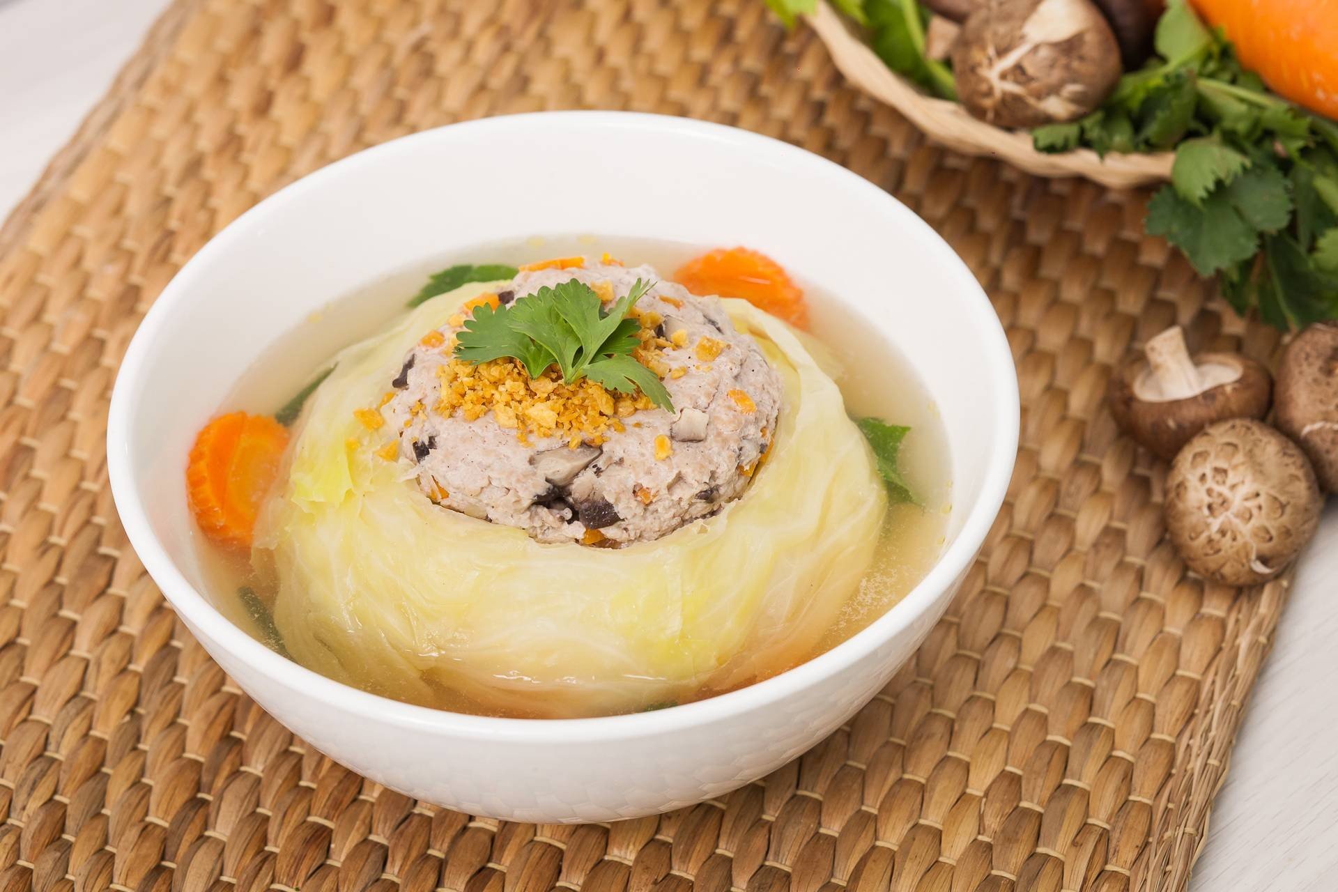 แกงจืดกะหล่ำปลียัดไส้หมูสับ