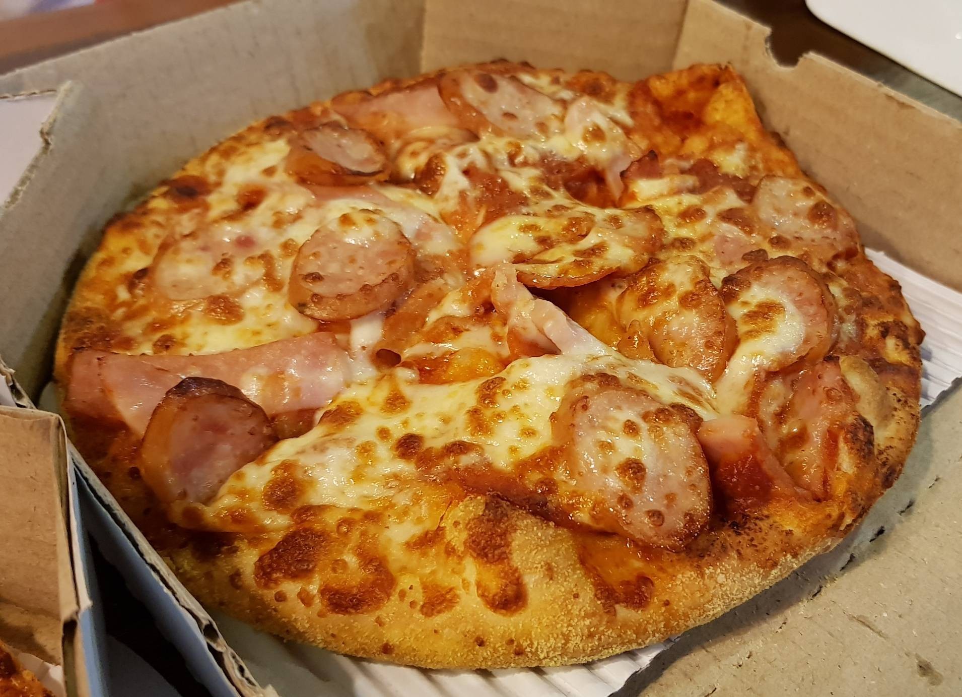 Meat Lover • ถาดเล็ก แป้งหนานุ่ม ร้าน Domino's Pizza เดอะซีซั่น