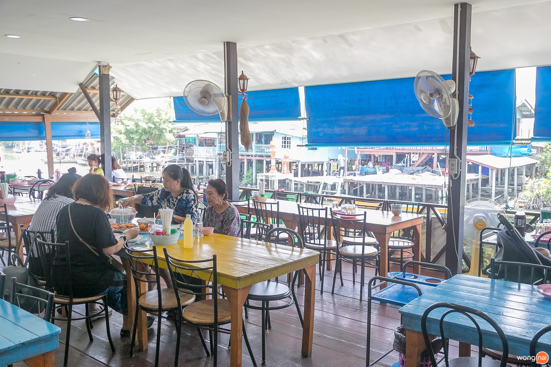 ร้าน “ลุงเก้งซีฟู้ดส์ คลองโคน” สมุทรสงคราม