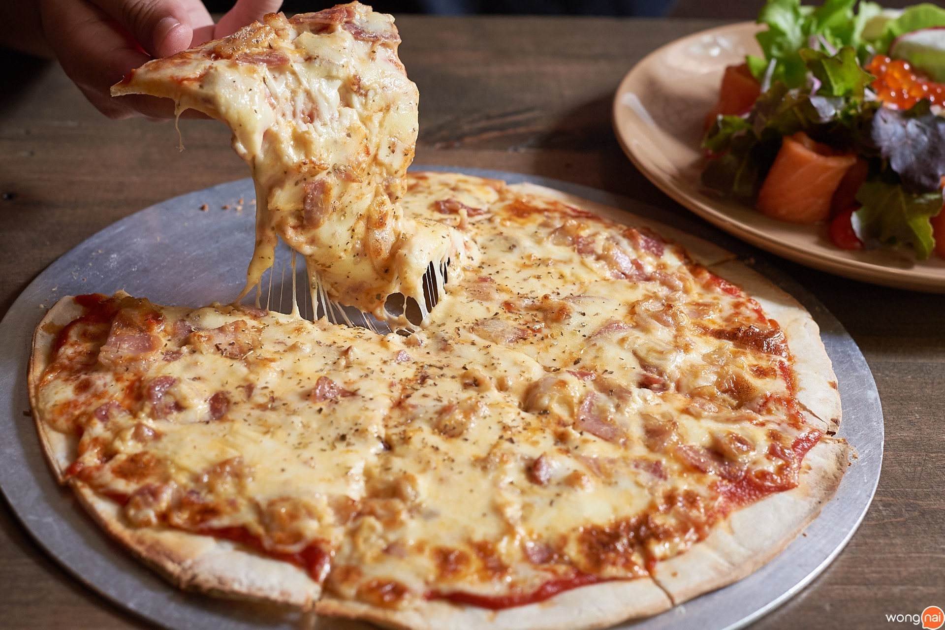 เมนู “Pizza Cabonara” ร้าน "Bottoms up"