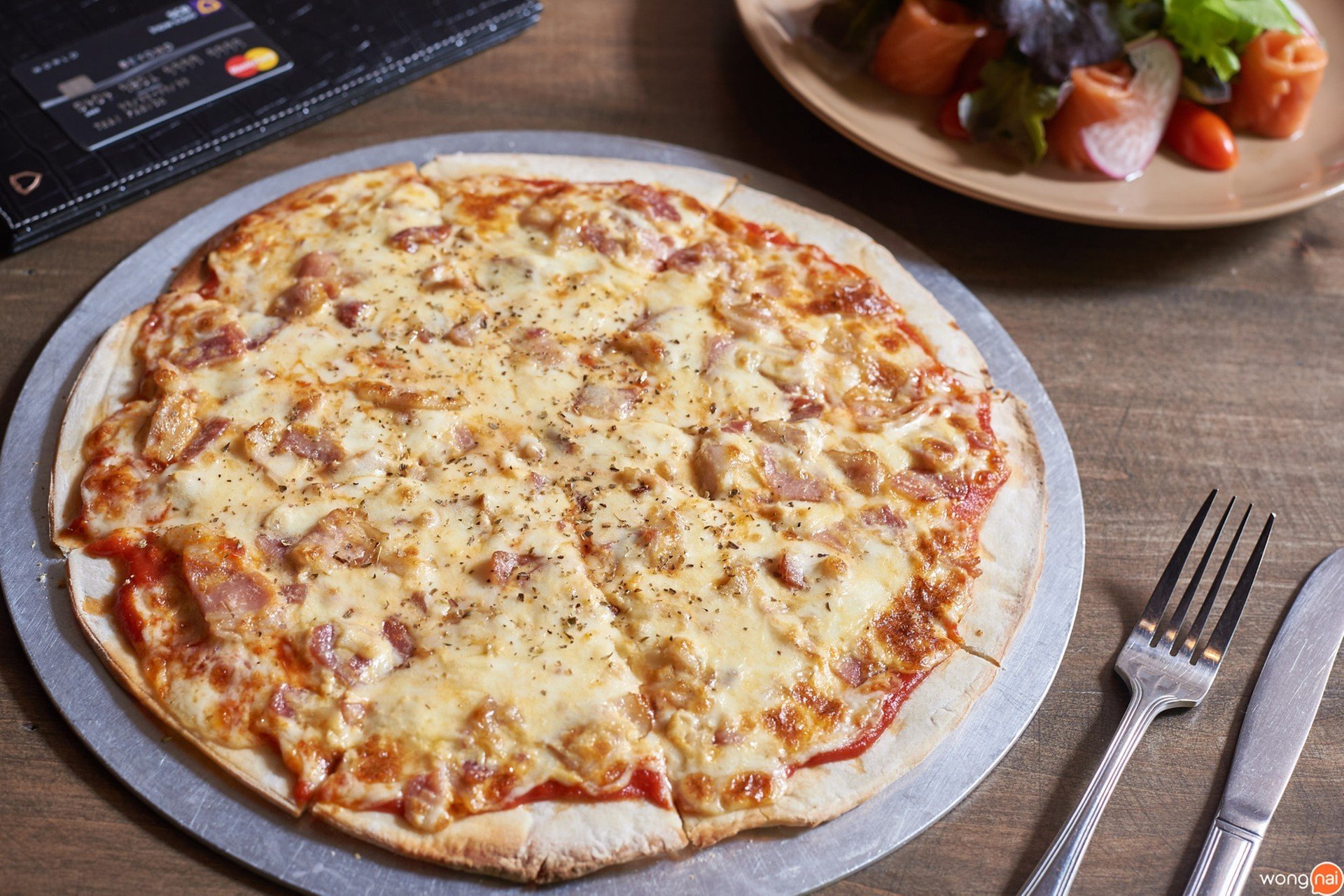 เมนู “Pizza Cabonara” ร้าน "Bottoms up"