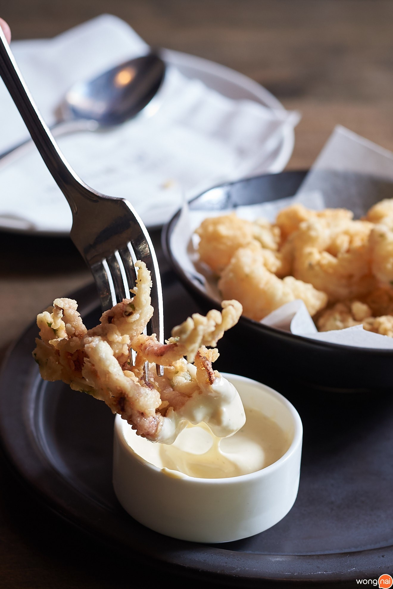 เมนู “Calamri with Tartar Sauce” ร้าน "Bottoms up"