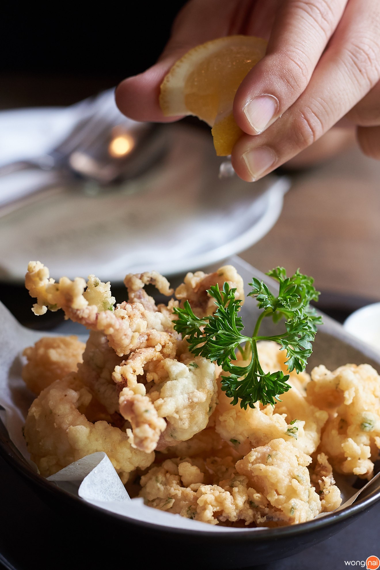 เมนู “Calamri with Tartar Sauce” ร้าน "Bottoms up"