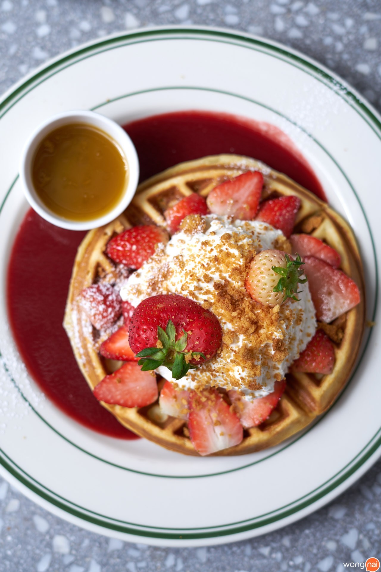 “Strawberry Shortcake Waffles” ร้าน "Clinton Baking Street Bangkok"