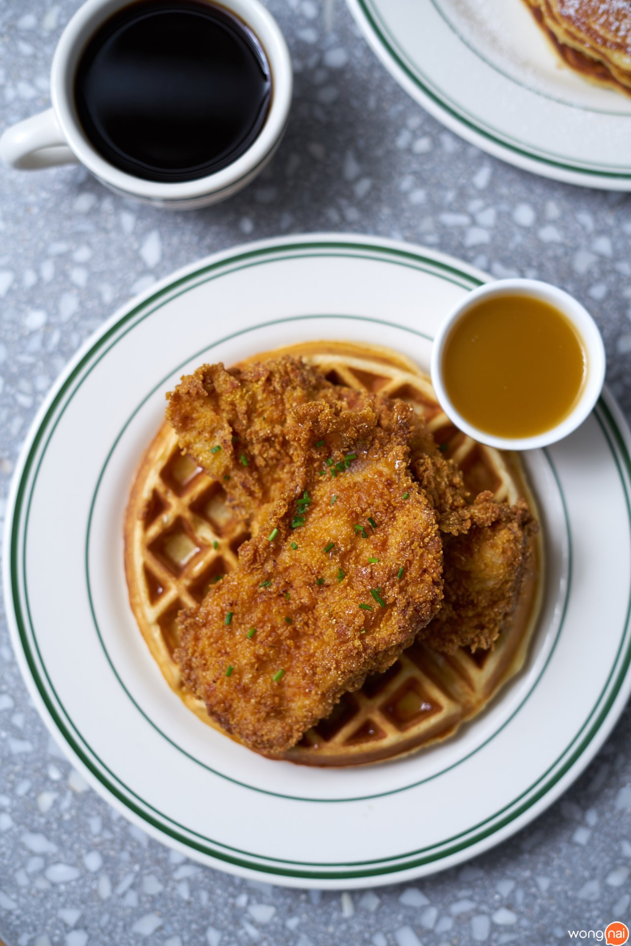 “Chicken & waffles” ร้าน "Clinton Baking Street Bangkok"