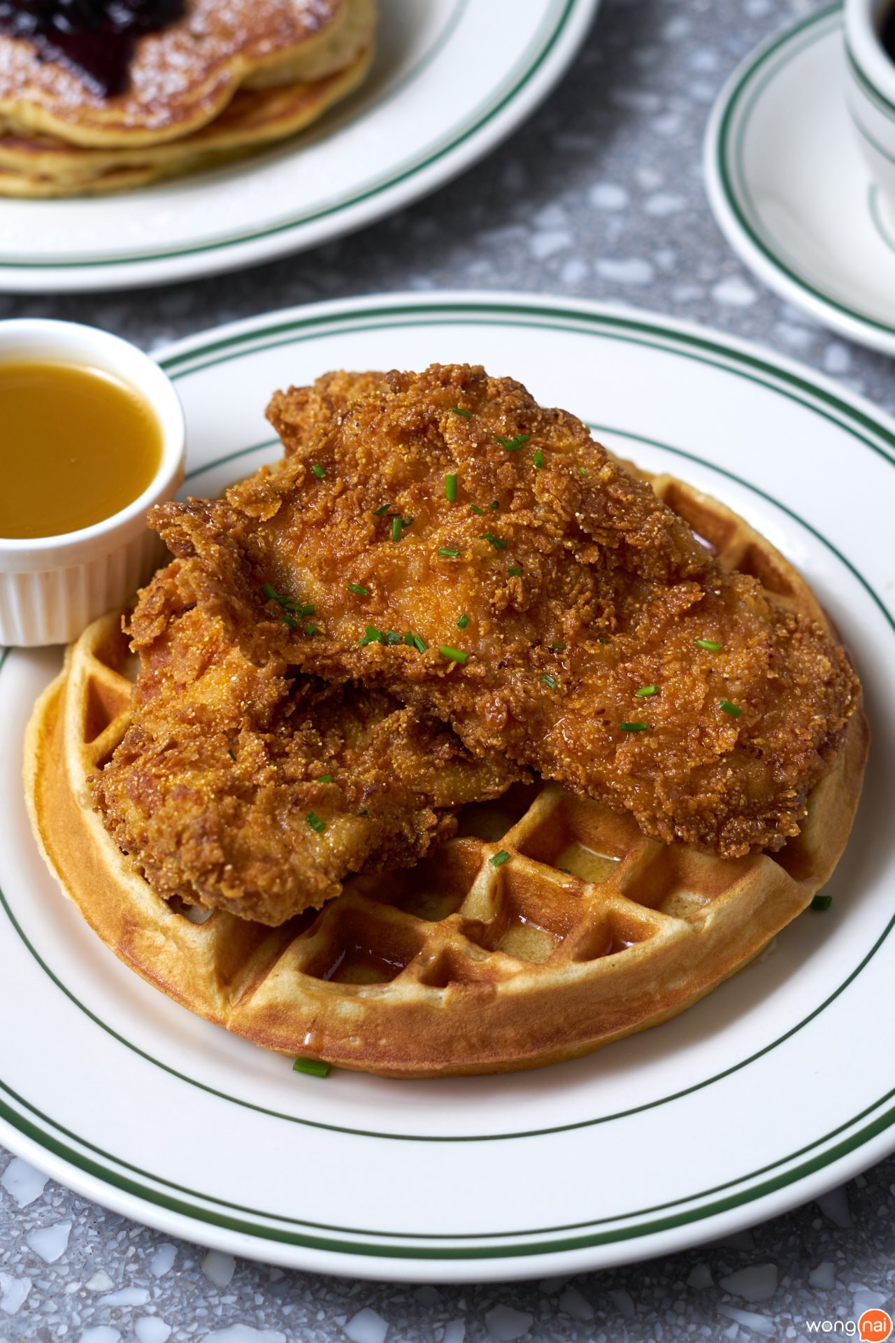 “Chicken & waffles” ร้าน "Clinton Baking Street Bangkok"