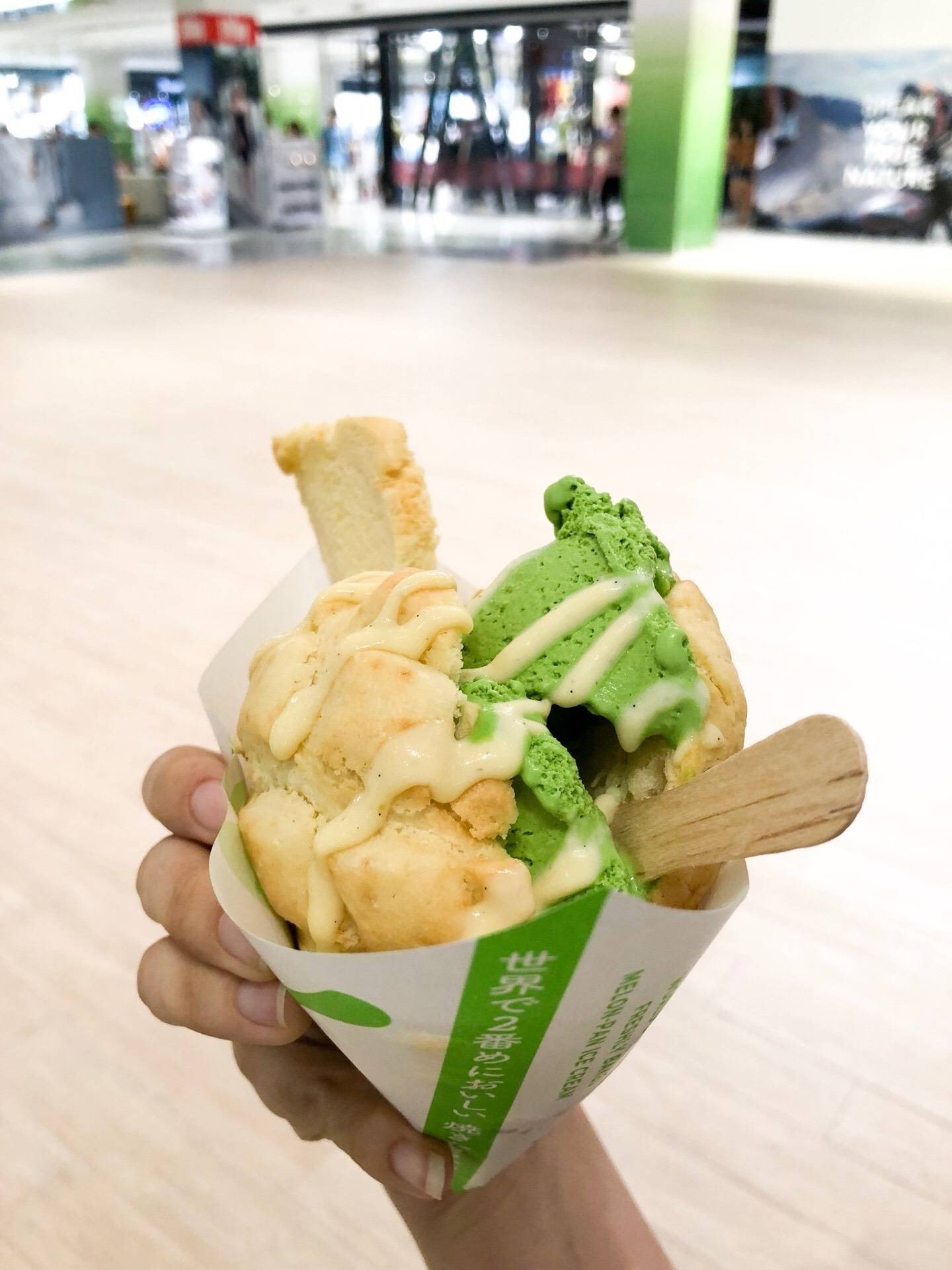 รีวิว Melonpan Ice Cream centralwOrld ปังเมล่อนร้อนๆกับไอติมต้องมาลอง